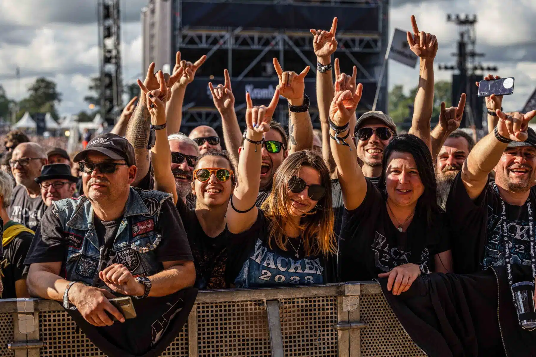 WOA_230803_0818_FANS_DJ_WOA_Festival_GmbH WOA_230803_0818_FANS_DJ_WOA_Festival_GmbH