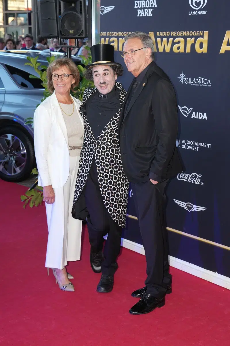 Albert de Paris, Marianne Mack und Roland Mack bei der Verleihung vom Radio Regenbogen Award 2025 im Europapark am 04.04.2025 in Rust. Albert de Paris, Marianne Mack und Roland Mack bei der Verleihung vom Radio Regenbogen Award 2025 im Europapark am 04.04.2025 in Rust.