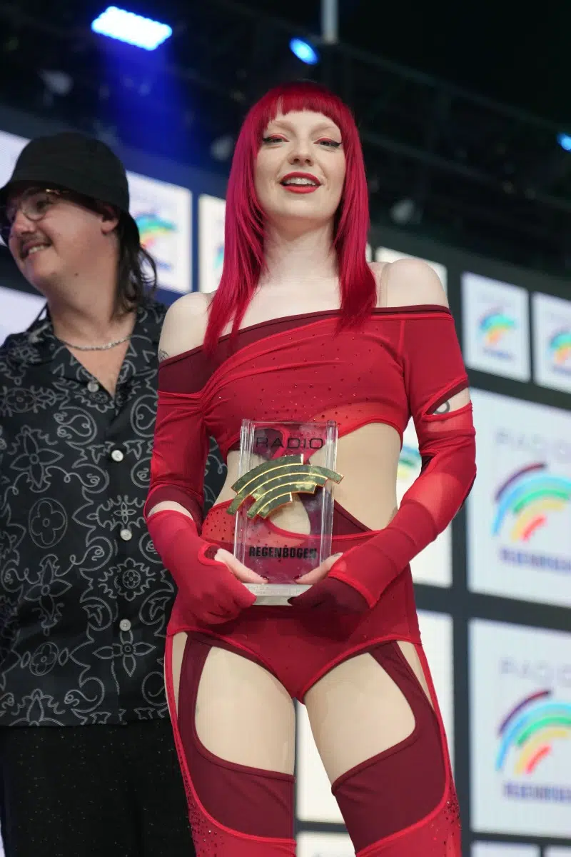 Sophie Louise Scott ( Sophie and the Giants ) bei der Verleihung vom Radio Regenbogen Award 2025 im Europapark am 04.04.2025 in Rust. Sophie Louise Scott ( Sophie and the Giants ) bei der Verleihung vom Radio Regenbogen Award 2025 im Europapark am 04.04.2025 in Rust.