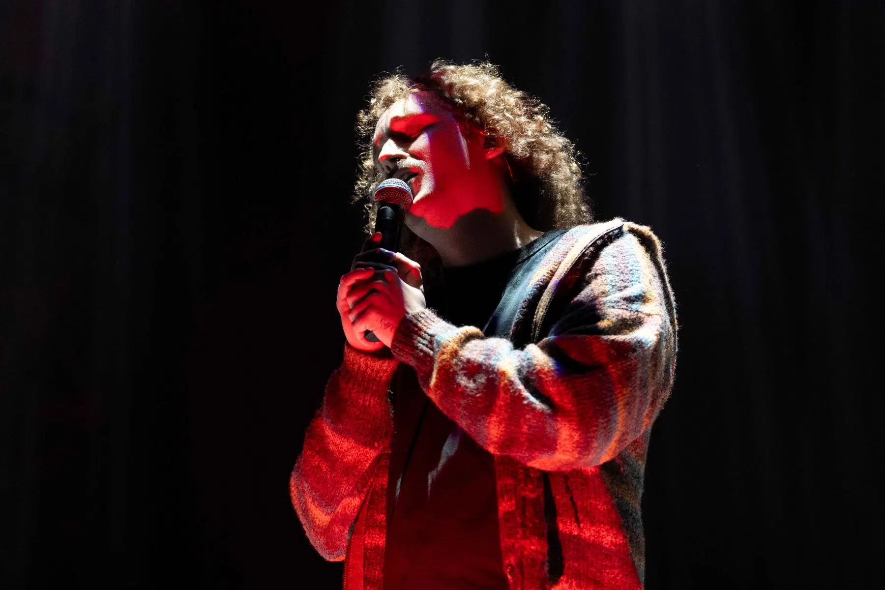 Chapo102 als Support bei Nina Chuba mit ihrer Arena Tour 2025 in der Festhalle Frankfurt am 05.11.2025.
Foto © by Boris Korpak | bokopictures Chapo102 als Support bei Nina Chuba mit ihrer Arena Tour 2025 in der Festhalle Frankfurt am 05.11.2025.
Foto © by Boris Korpak | bokopictures