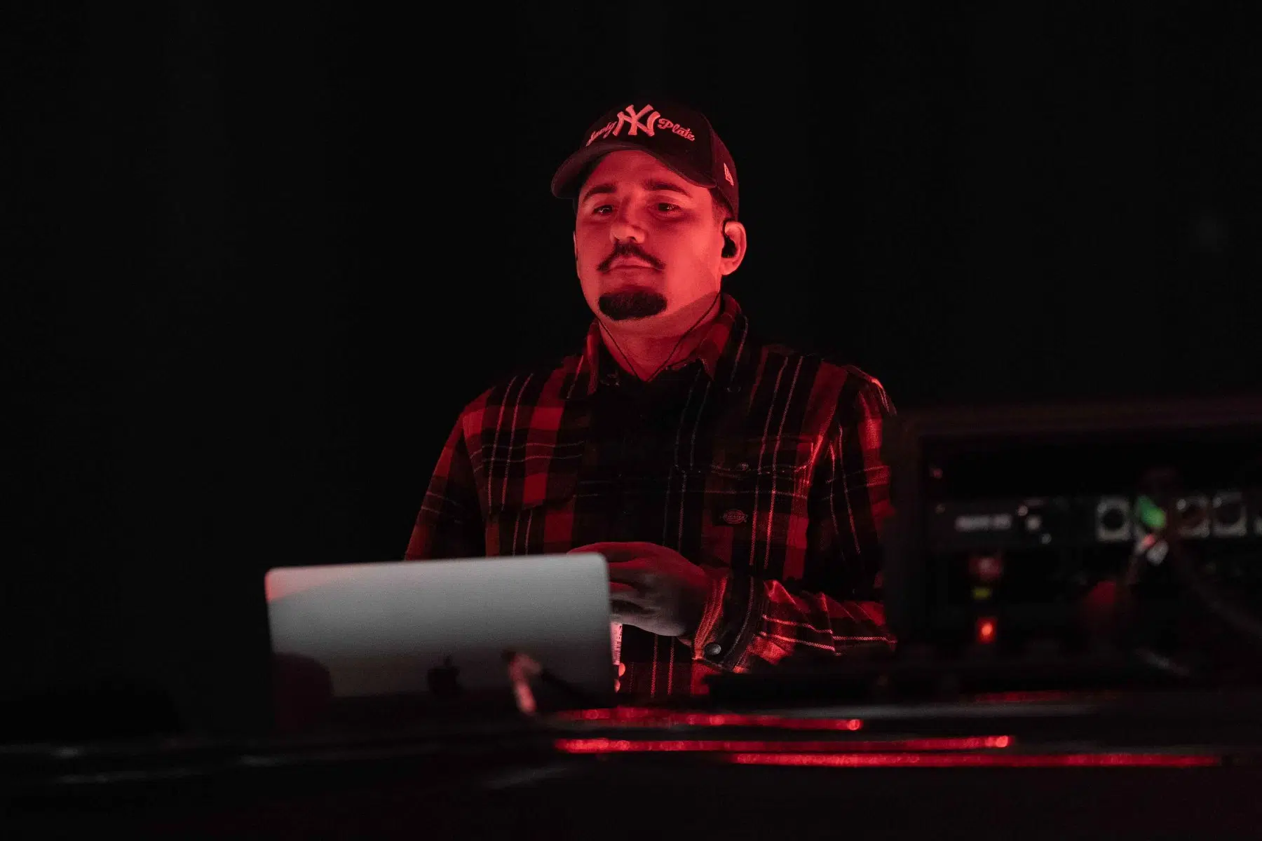 Chapo102 als Support bei Nina Chuba mit ihrer Arena Tour 2025 in der Festhalle Frankfurt am 05.11.2025.
Foto © by Boris Korpak | bokopictures Chapo102 als Support bei Nina Chuba mit ihrer Arena Tour 2025 in der Festhalle Frankfurt am 05.11.2025.
Foto © by Boris Korpak | bokopictures