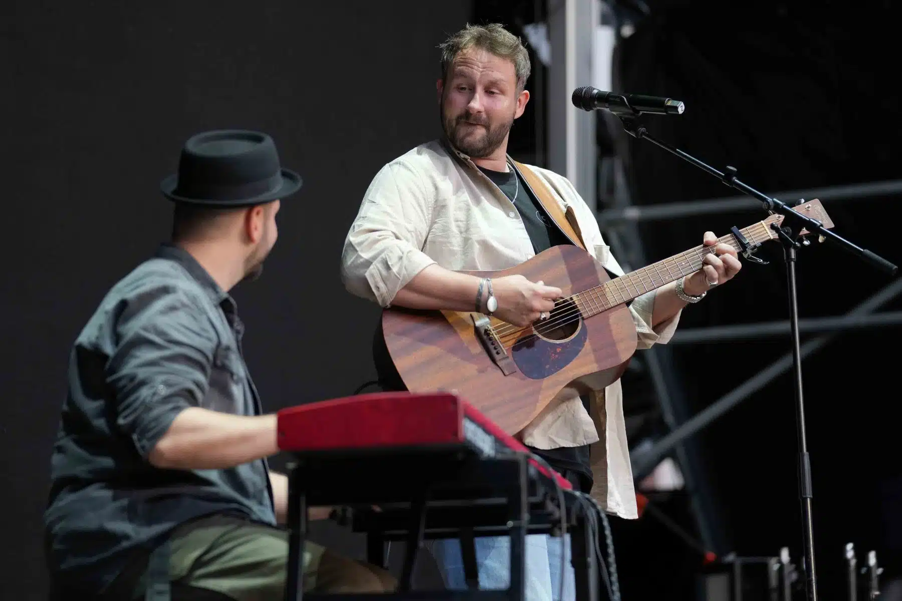 Florian Künstler (Support Max Giesinger) auf dem Sonderkonzert Jazz & Joy 2023 in Worms. Florian Künstler (Support Max Giesinger) auf dem Sonderkonzert Jazz & Joy 2023 in Worms.