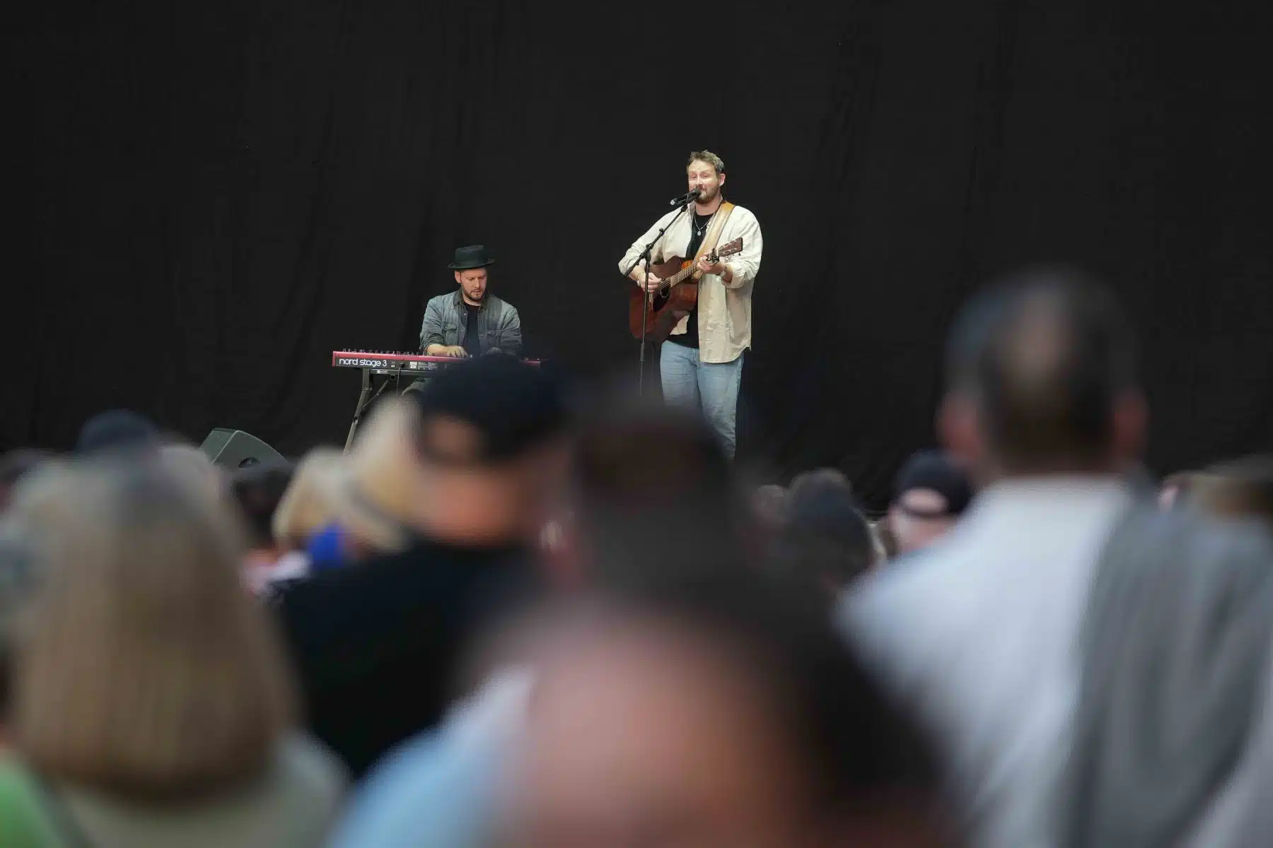 Florian Künstler (Support Max Giesinger) auf dem Sonderkonzert Jazz & Joy 2023 in Worms. Florian Künstler (Support Max Giesinger) auf dem Sonderkonzert Jazz & Joy 2023 in Worms.