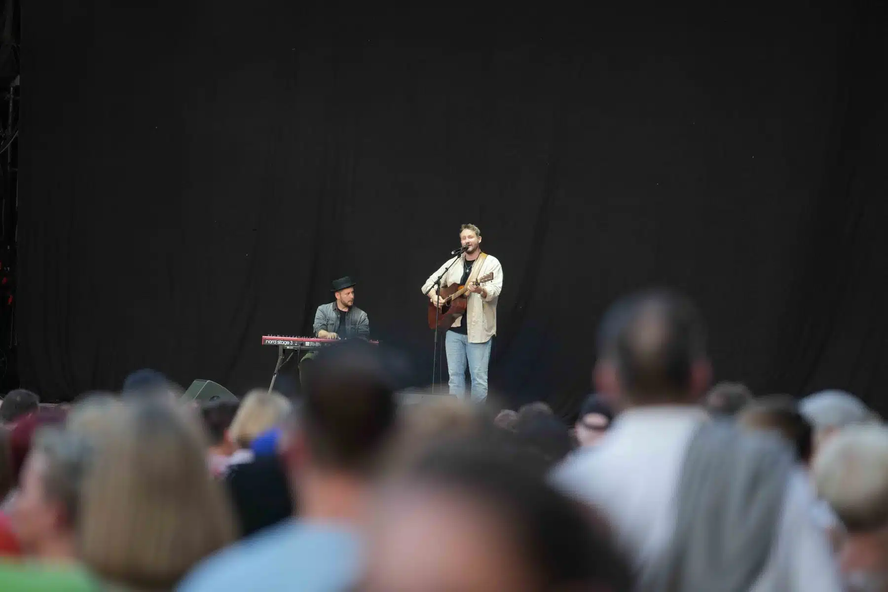 Florian Künstler (Support Max Giesinger) auf dem Sonderkonzert Jazz & Joy 2023 in Worms. Florian Künstler (Support Max Giesinger) auf dem Sonderkonzert Jazz & Joy 2023 in Worms.
