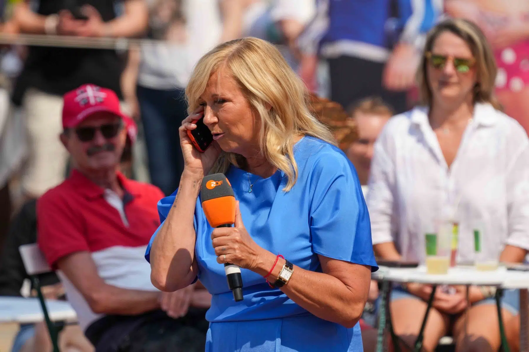 Moderatorin Andrea Kiwi Kiewel in der Unterhaltungsshow ZDF Fernsehgarten am 12.05.2024 in Mainz. Moderatorin Andrea Kiwi Kiewel in der Unterhaltungsshow ZDF Fernsehgarten am 12.05.2024 in Mainz.