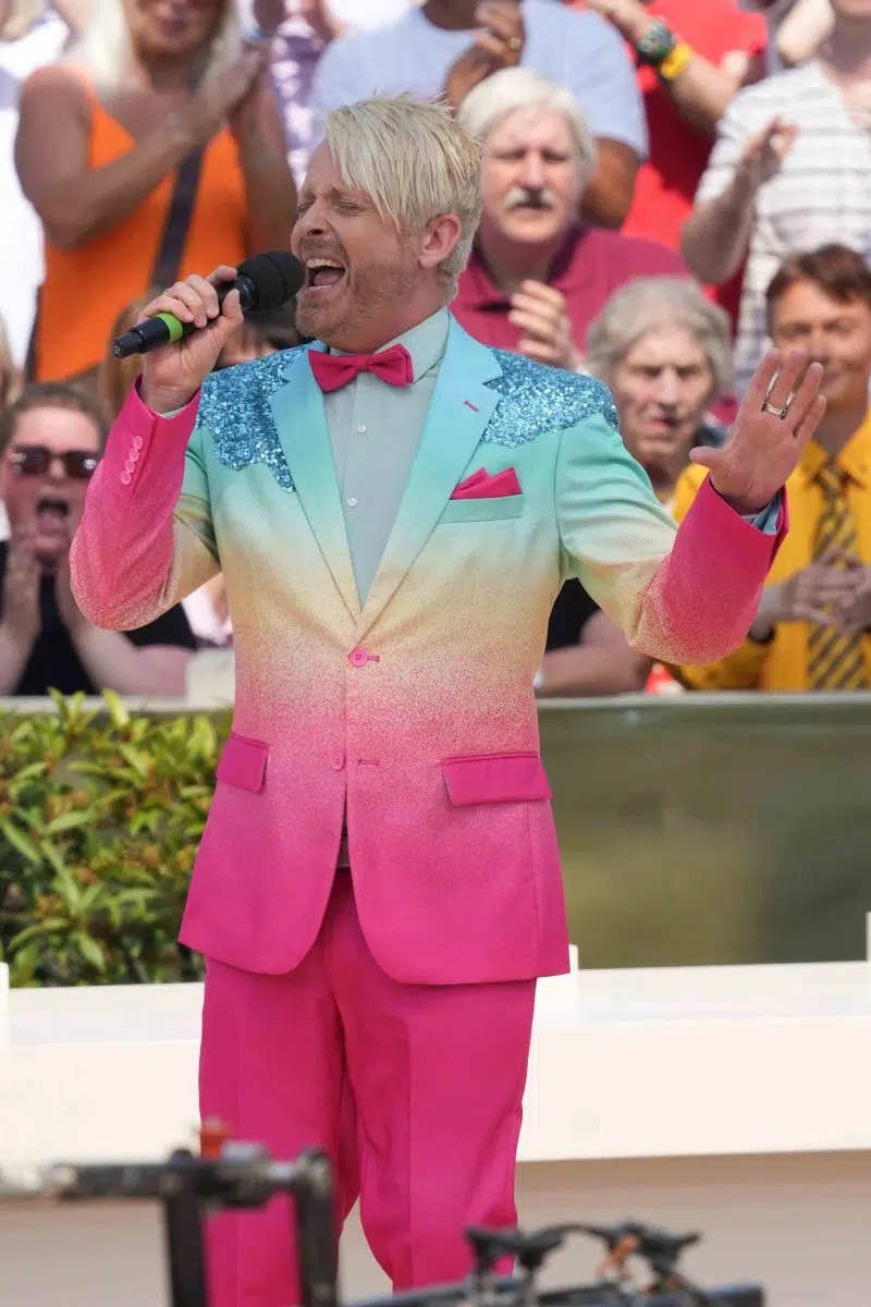 Sänger Ross Antony in der Unterhaltungsshow ZDF Fernsehgarten am 12.05.2024 in Mainz. Sänger Ross Antony in der Unterhaltungsshow ZDF Fernsehgarten am 12.05.2024 in Mainz.