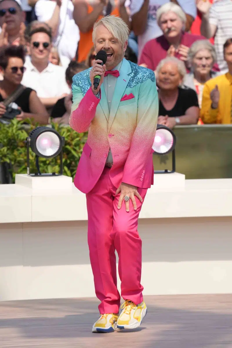 Sänger Ross Antony in der Unterhaltungsshow ZDF Fernsehgarten am 12.05.2024 in Mainz. Sänger Ross Antony in der Unterhaltungsshow ZDF Fernsehgarten am 12.05.2024 in Mainz.