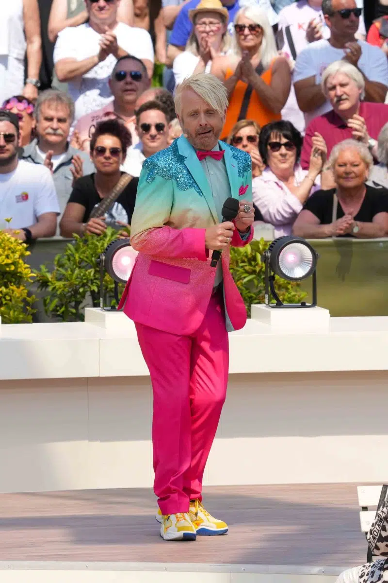 Sänger Ross Antony in der Unterhaltungsshow ZDF Fernsehgarten am 12.05.2024 in Mainz. Sänger Ross Antony in der Unterhaltungsshow ZDF Fernsehgarten am 12.05.2024 in Mainz.