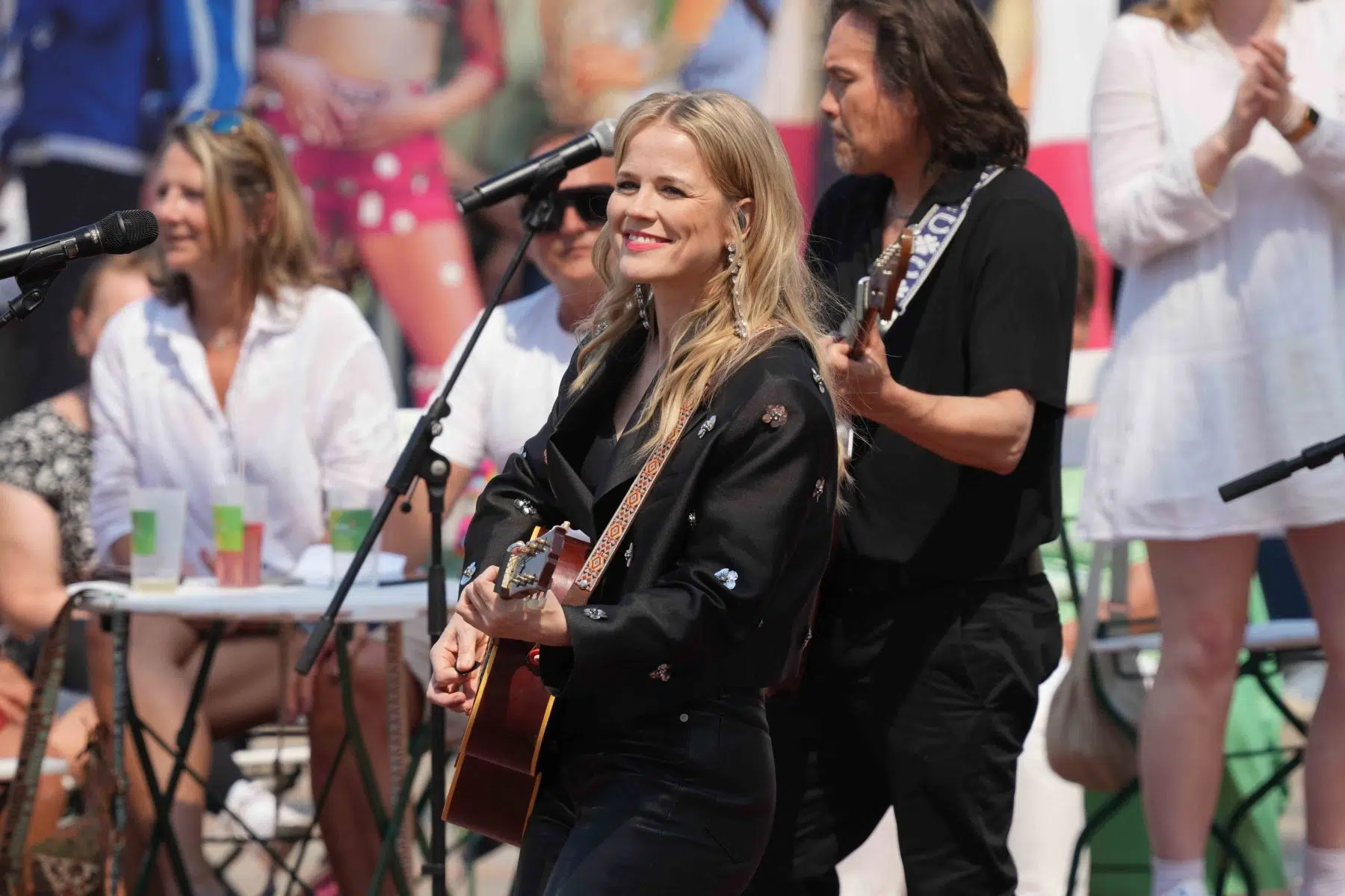 Sängerin Ilse DeLange in der Unterhaltungsshow ZDF Fernsehgarten am 12.05.2024 in Mainz. Sängerin Ilse DeLange in der Unterhaltungsshow ZDF Fernsehgarten am 12.05.2024 in Mainz.