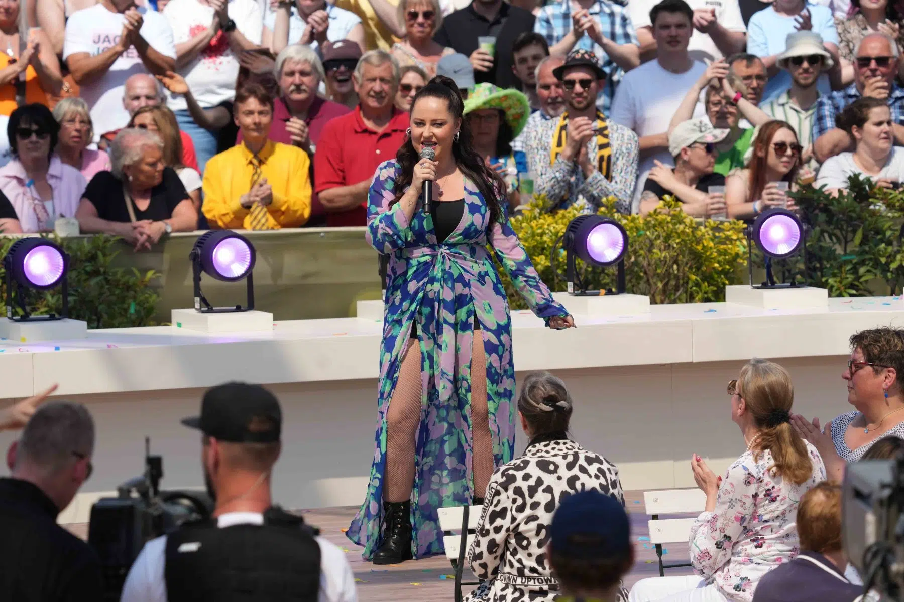 Sängerin Anaïsa in der Unterhaltungsshow ZDF Fernsehgarten am 12.05.2024 in Mainz. Sängerin Anaïsa in der Unterhaltungsshow ZDF Fernsehgarten am 12.05.2024 in Mainz.