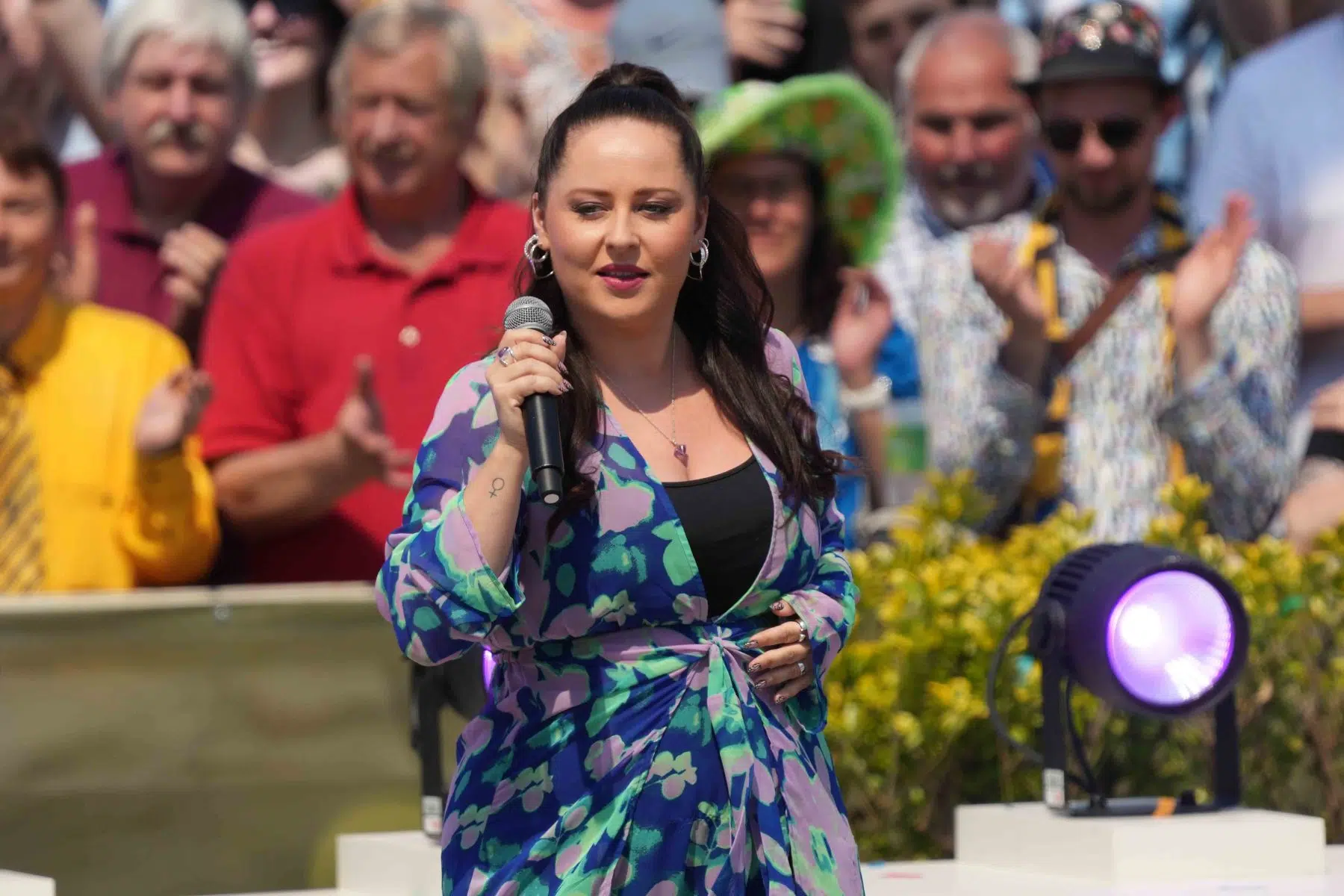 Sängerin Anaïsa in der Unterhaltungsshow ZDF Fernsehgarten am 12.05.2024 in Mainz. Sängerin Anaïsa in der Unterhaltungsshow ZDF Fernsehgarten am 12.05.2024 in Mainz.
