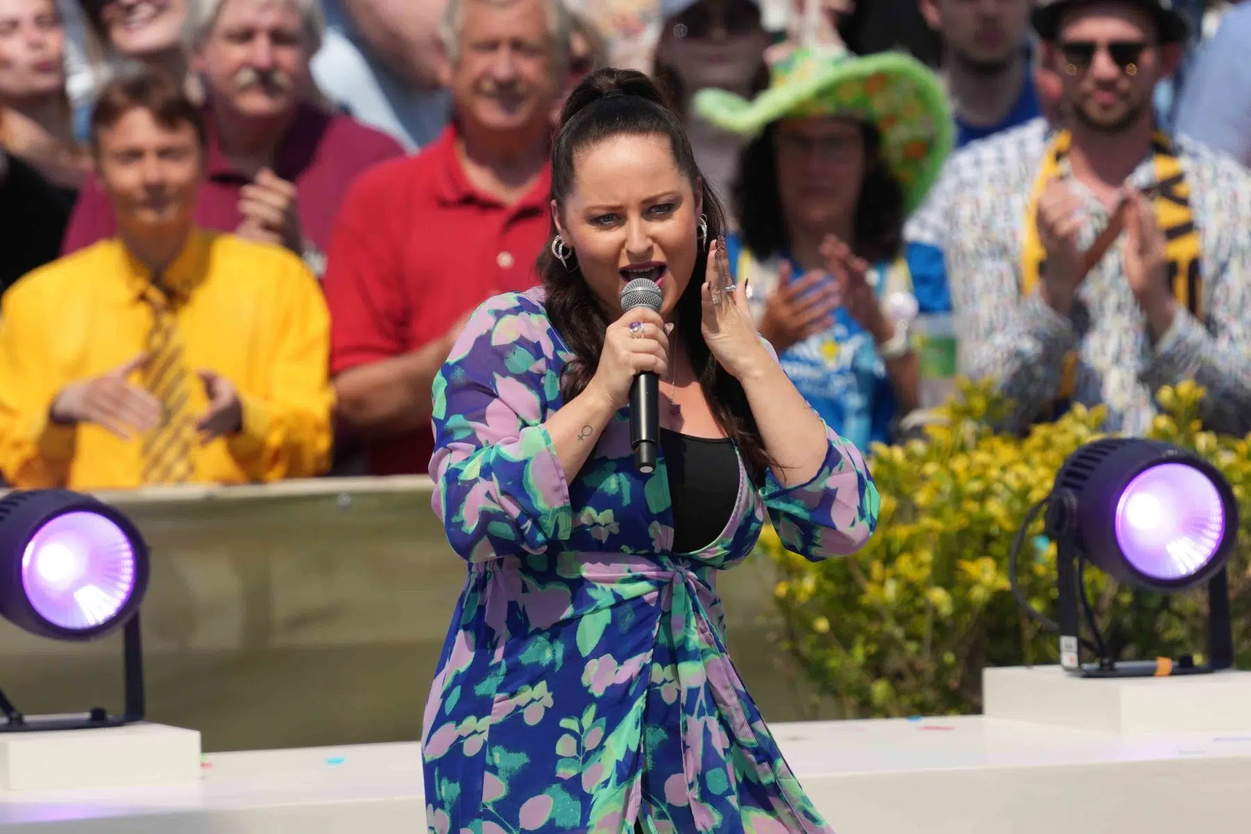 Sängerin Anaïsa in der Unterhaltungsshow ZDF Fernsehgarten am 12.05.2024 in Mainz. Sängerin Anaïsa in der Unterhaltungsshow ZDF Fernsehgarten am 12.05.2024 in Mainz.