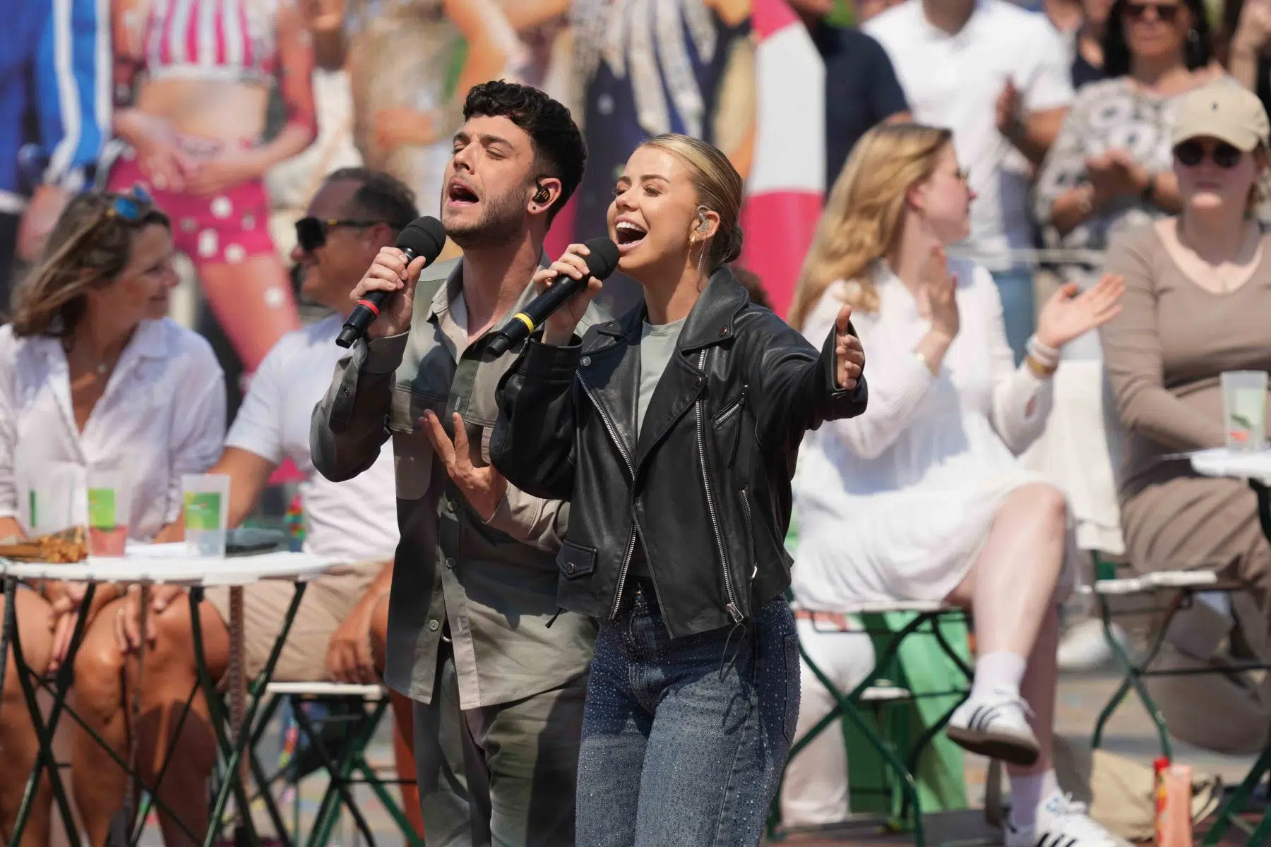 Sänger Luca Hänni & Sängerin Chiara Castelli in der Unterhaltungsshow ZDF Fernsehgarten am 12.05.2024 in Mainz. Sänger Luca Hänni & Sängerin Chiara Castelli in der Unterhaltungsshow ZDF Fernsehgarten am 12.05.2024 in Mainz.