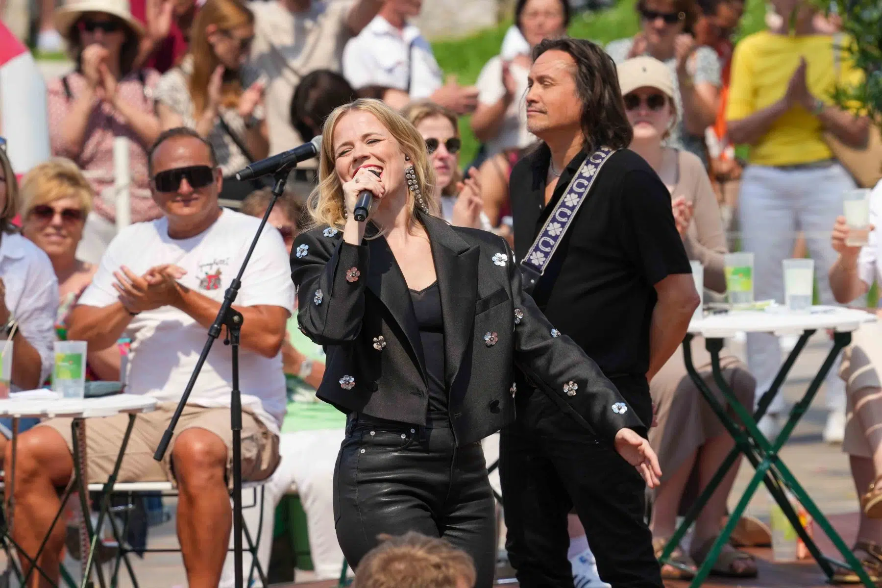Sängerin Ilse DeLange in der Unterhaltungsshow ZDF Fernsehgarten am 12.05.2024 in Mainz. Sängerin Ilse DeLange in der Unterhaltungsshow ZDF Fernsehgarten am 12.05.2024 in Mainz.