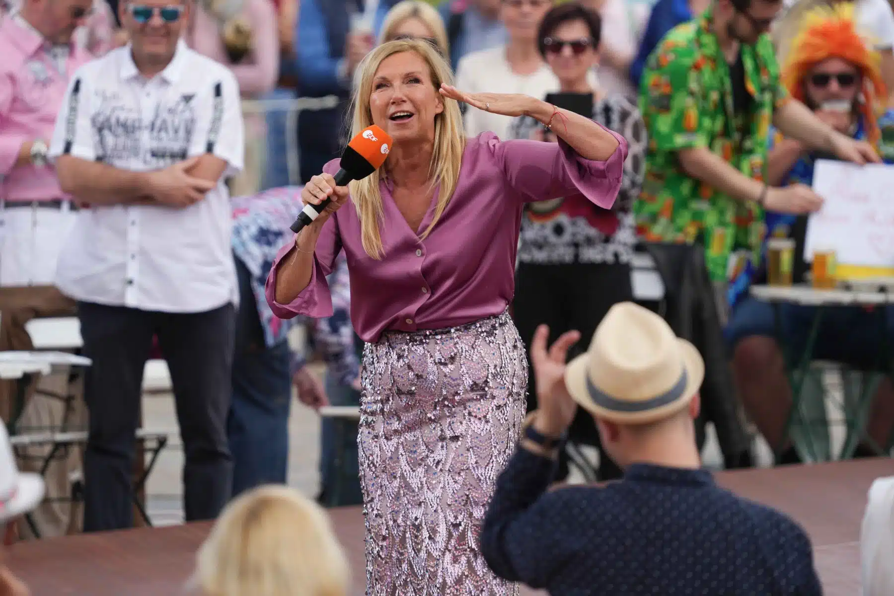 14.05.2023 Moderatorin Andrea Kiwi Kiewel in der Unterhaltungsshow ZDF Fernsehgarten am 14.05.2023 in Mainz. 14.05.2023 Moderatorin Andrea Kiwi Kiewel in der Unterhaltungsshow ZDF Fernsehgarten am 14.05.2023 in Mainz.