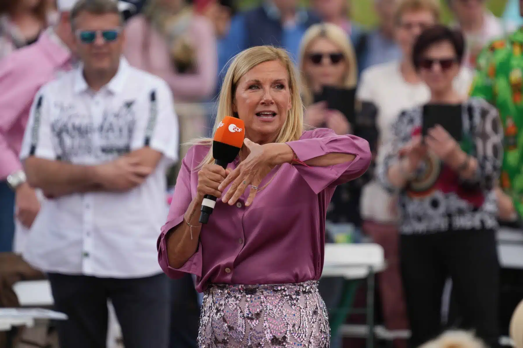 14.05.2023 Moderatorin Andrea Kiwi Kiewel in der Unterhaltungsshow ZDF Fernsehgarten am 14.05.2023 in Mainz. 14.05.2023 Moderatorin Andrea Kiwi Kiewel in der Unterhaltungsshow ZDF Fernsehgarten am 14.05.2023 in Mainz.