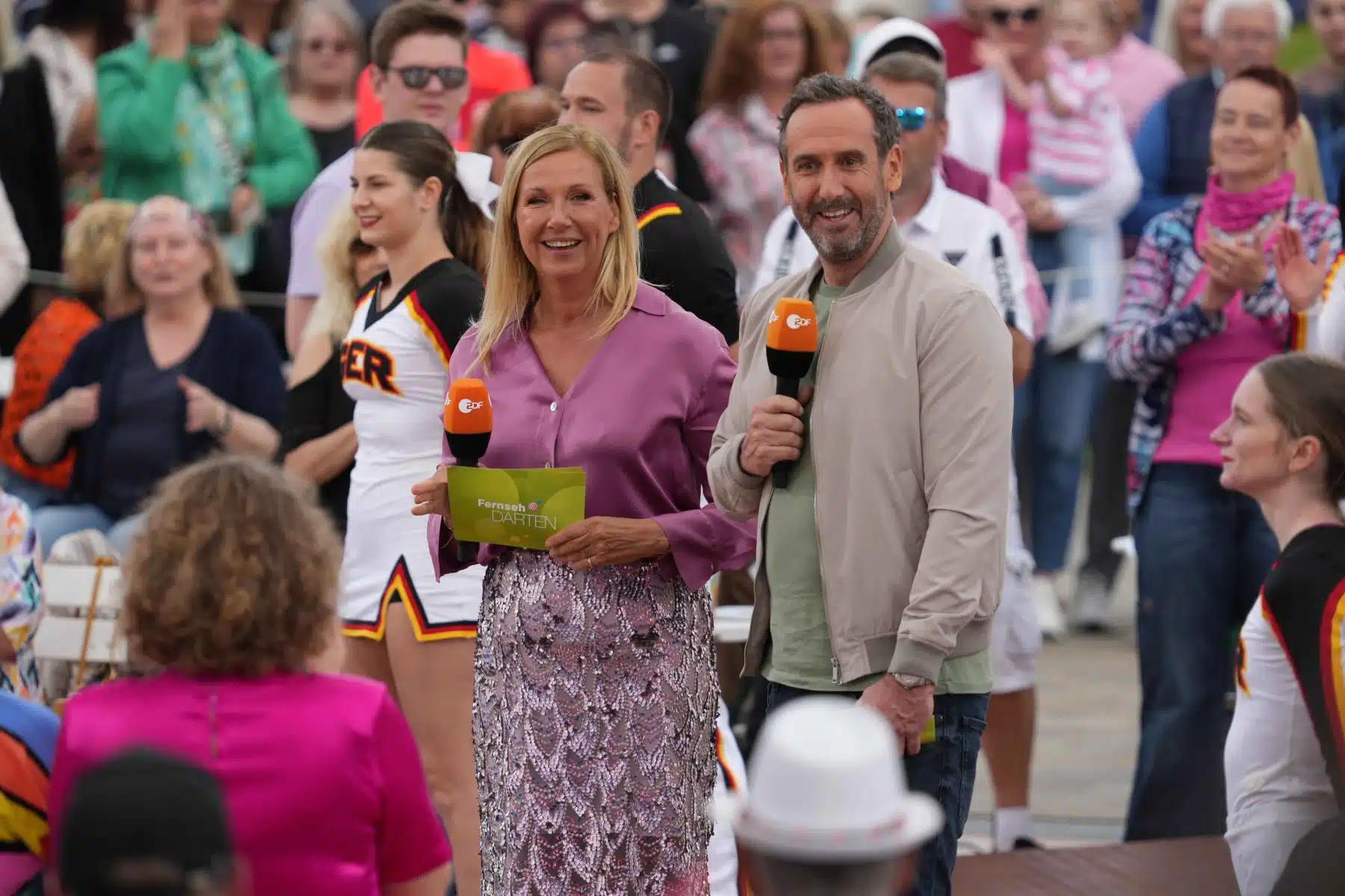 14.05.2023 Moderatorin Andrea Kiwi Kiewel und Elmar Paulke in der Unterhaltungsshow ZDF Fernsehgarten am 14.05.2023 in Mainz. 14.05.2023 Moderatorin Andrea Kiwi Kiewel und Elmar Paulke in der Unterhaltungsshow ZDF Fernsehgarten am 14.05.2023 in Mainz.
