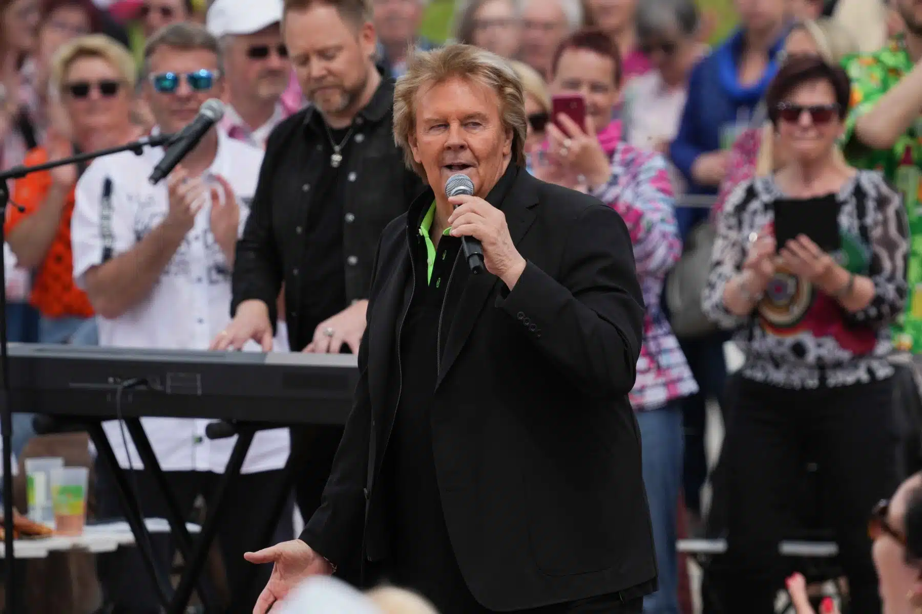 14.05.2023 Howard Carpendale in der Unterhaltungsshow ZDF Fernsehgarten am 14.05.2023 in Mainz. 14.05.2023 Howard Carpendale in der Unterhaltungsshow ZDF Fernsehgarten am 14.05.2023 in Mainz.