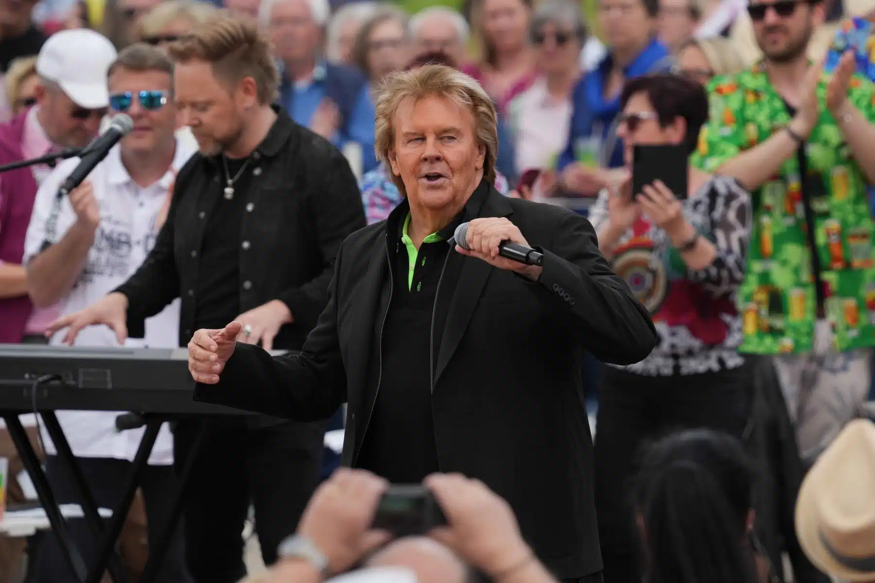 14.05.2023 Howard Carpendale in der Unterhaltungsshow ZDF Fernsehgarten am 14.05.2023 in Mainz. 14.05.2023 Howard Carpendale in der Unterhaltungsshow ZDF Fernsehgarten am 14.05.2023 in Mainz.