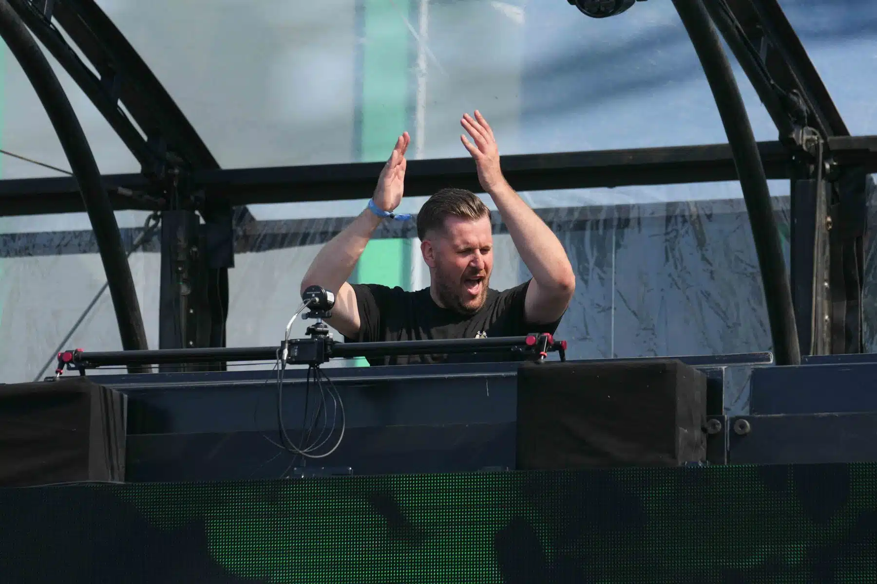 15.09.2023 Der Freitag - Glücksgefühle Festival - The Glück is coming home auf dem Hockenheimring.
FestivalFoto © by Boris Korpak/ bokopictures 15.09.2023 Der Freitag - Glücksgefühle Festival - The Glück is coming home auf dem Hockenheimring.
FestivalFoto © by Boris Korpak/ bokopictures