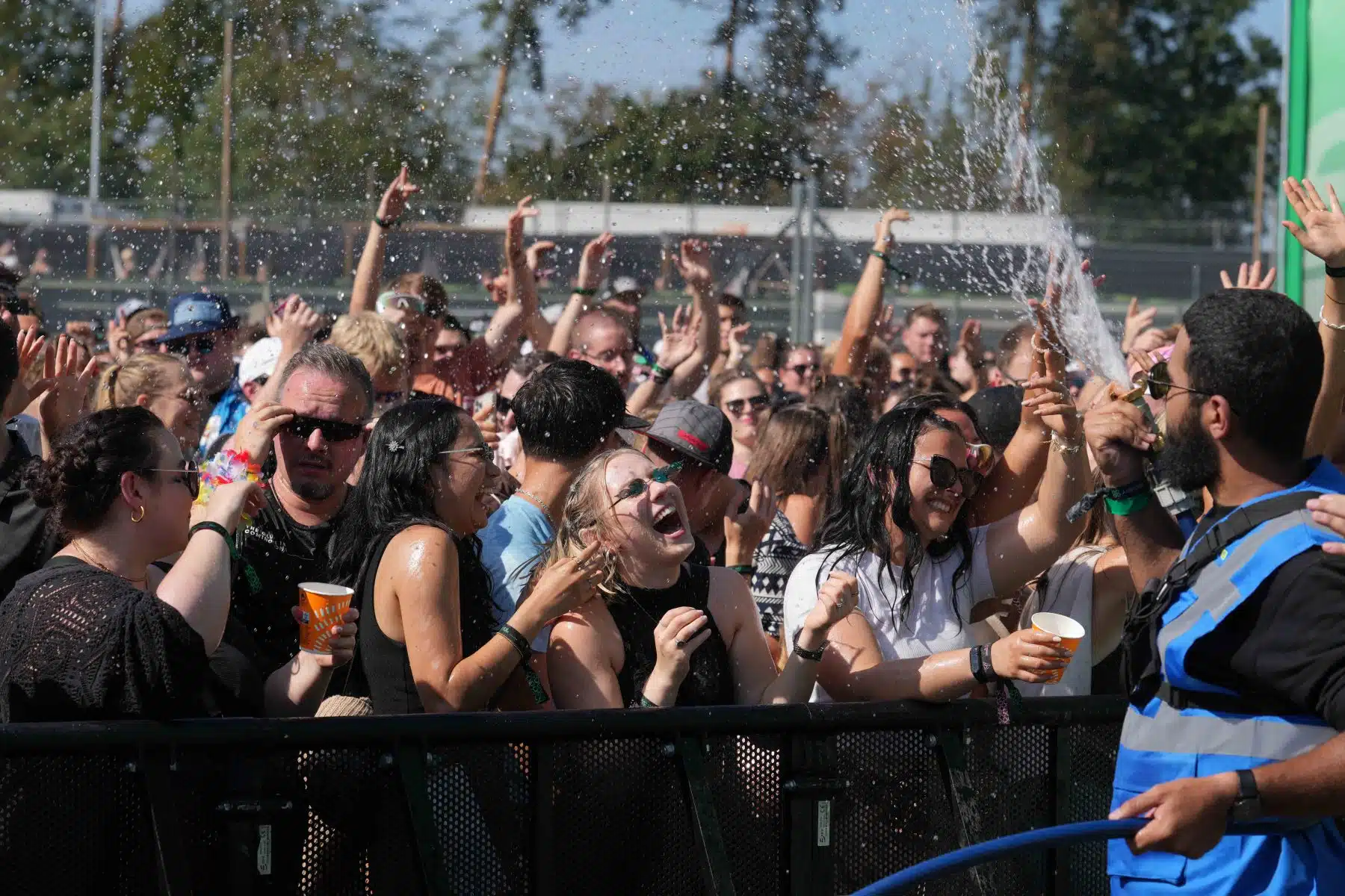 15.09.2023 Der Freitag - Glücksgefühle Festival - The Glück is coming home auf dem Hockenheimring.
FestivalFoto © by Boris Korpak/ bokopictures 15.09.2023 Der Freitag - Glücksgefühle Festival - The Glück is coming home auf dem Hockenheimring.
FestivalFoto © by Boris Korpak/ bokopictures