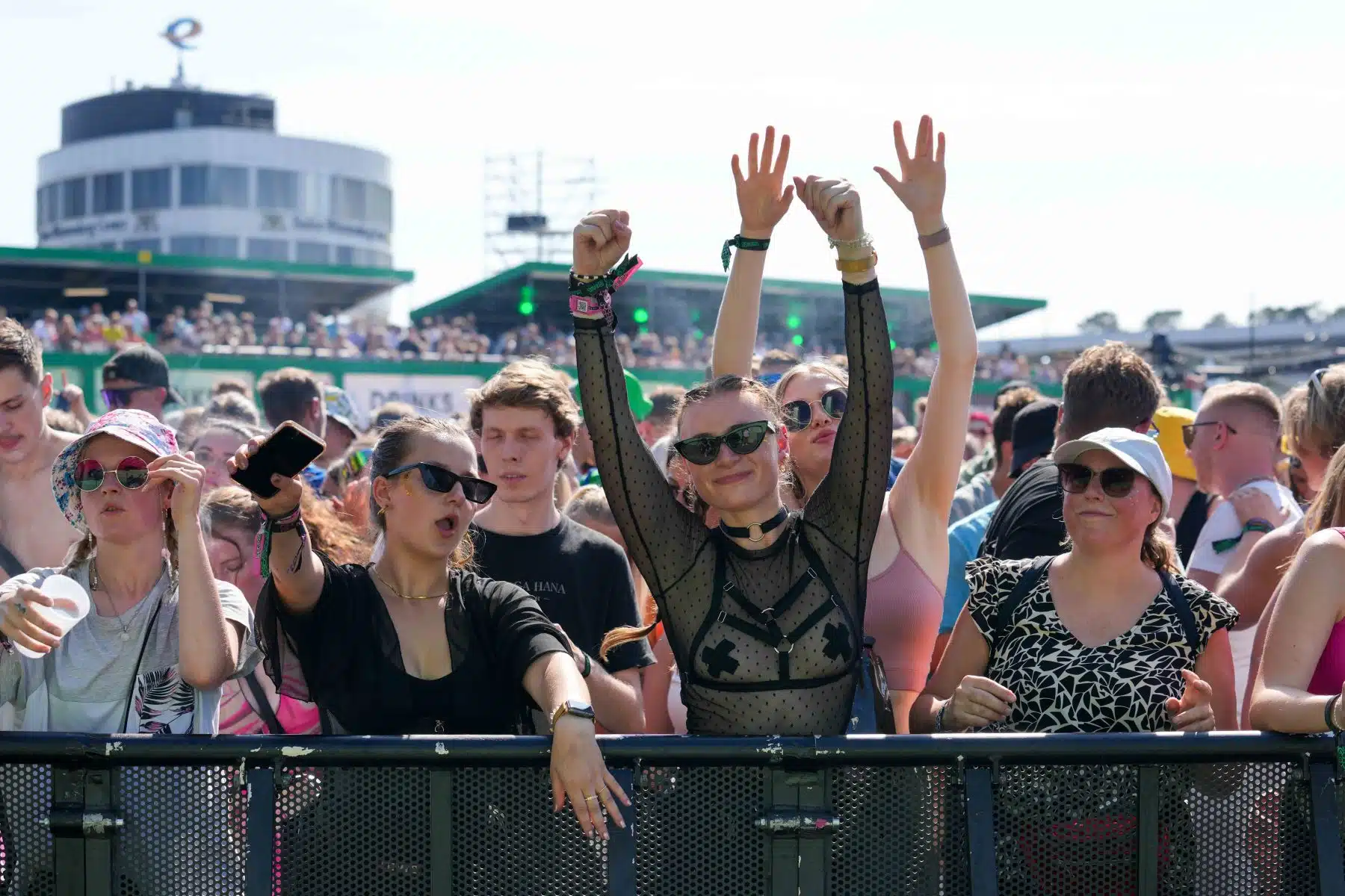 15.09.2023 Der Freitag - Glücksgefühle Festival - The Glück is coming home auf dem Hockenheimring.
FestivalFoto © by Boris Korpak/ bokopictures 15.09.2023 Der Freitag - Glücksgefühle Festival - The Glück is coming home auf dem Hockenheimring.
FestivalFoto © by Boris Korpak/ bokopictures