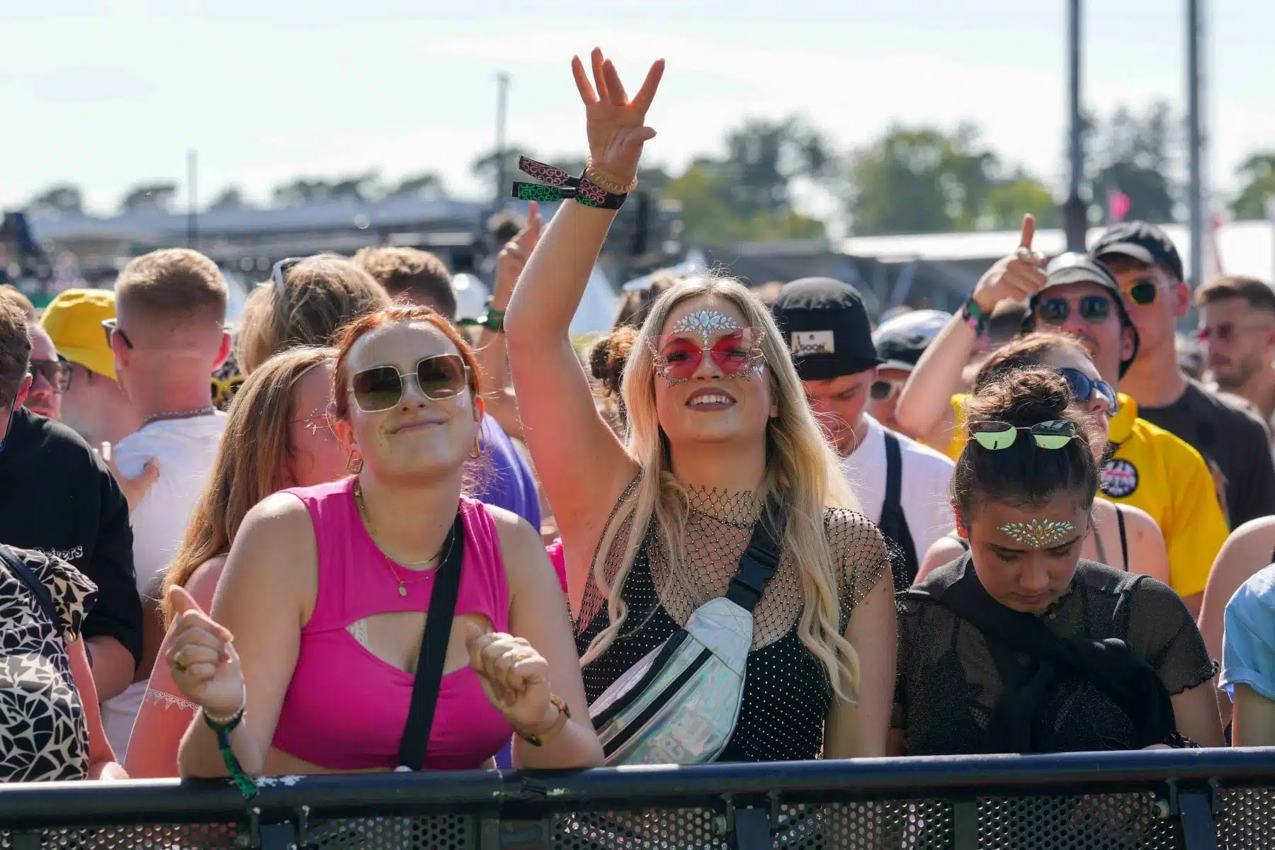15.09.2023 Der Freitag - Glücksgefühle Festival - The Glück is coming home auf dem Hockenheimring.
FestivalFoto © by Boris Korpak/ bokopictures 15.09.2023 Der Freitag - Glücksgefühle Festival - The Glück is coming home auf dem Hockenheimring.
FestivalFoto © by Boris Korpak/ bokopictures