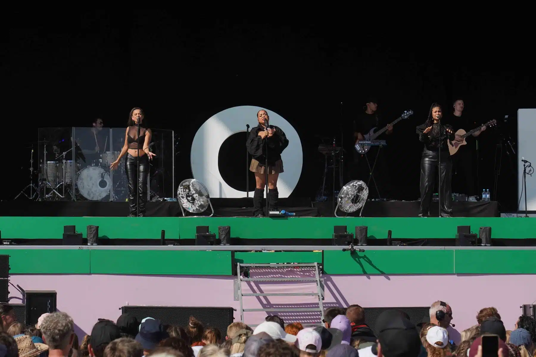 15.09.2023 Der Freitag - Glücksgefühle Festival - The Glück is coming home auf dem Hockenheimring.
FestivalFoto © by Boris Korpak/ bokopictures 15.09.2023 Der Freitag - Glücksgefühle Festival - The Glück is coming home auf dem Hockenheimring.
FestivalFoto © by Boris Korpak/ bokopictures