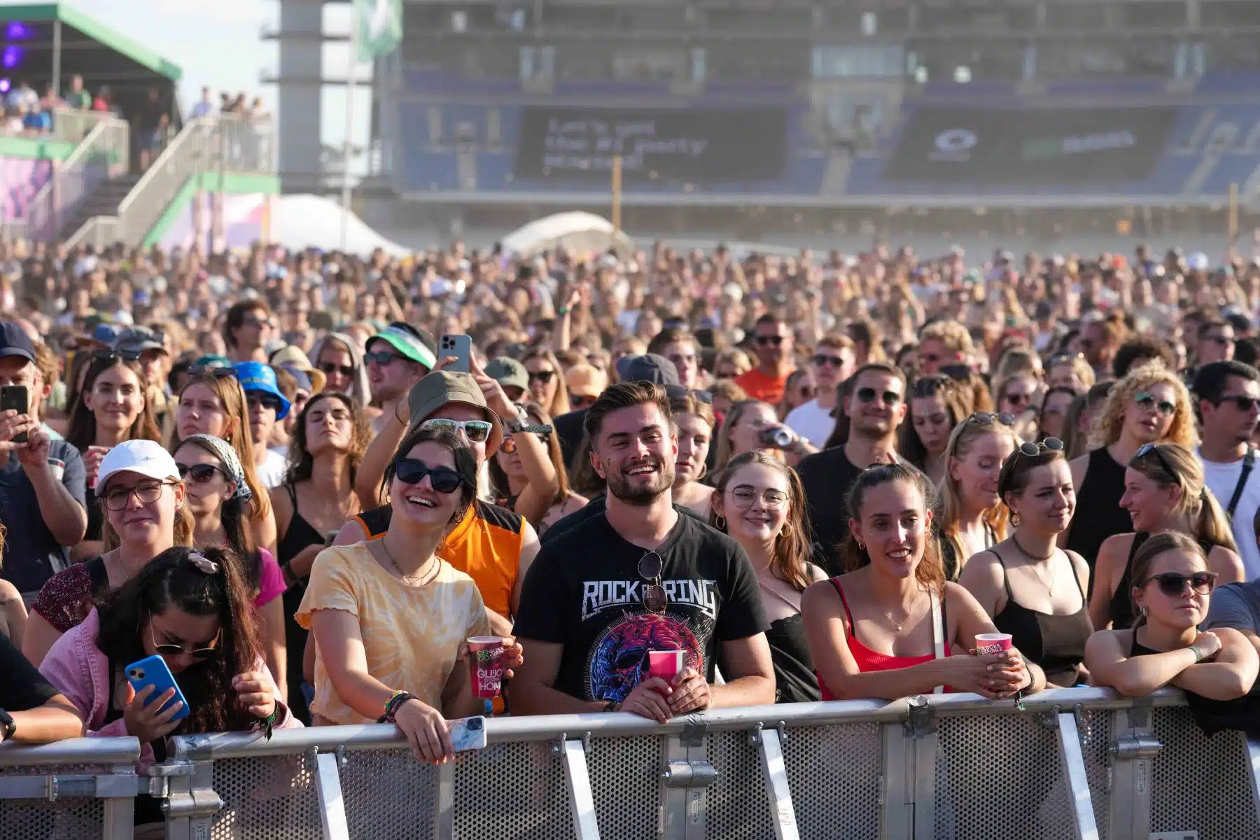 15.09.2023 Der Freitag - Glücksgefühle Festival - The Glück is coming home auf dem Hockenheimring.
FestivalFoto © by Boris Korpak/ bokopictures 15.09.2023 Der Freitag - Glücksgefühle Festival - The Glück is coming home auf dem Hockenheimring.
FestivalFoto © by Boris Korpak/ bokopictures
