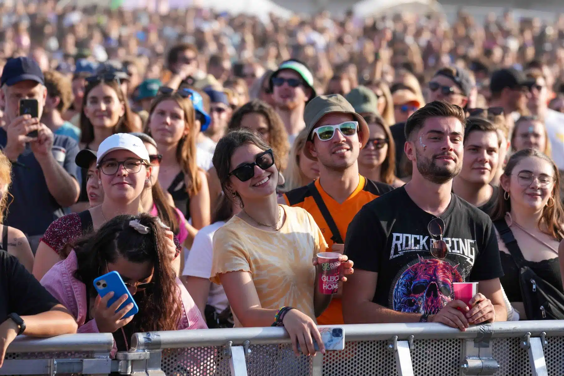 15.09.2023 Der Freitag - Glücksgefühle Festival - The Glück is coming home auf dem Hockenheimring.
FestivalFoto © by Boris Korpak/ bokopictures 15.09.2023 Der Freitag - Glücksgefühle Festival - The Glück is coming home auf dem Hockenheimring.
FestivalFoto © by Boris Korpak/ bokopictures