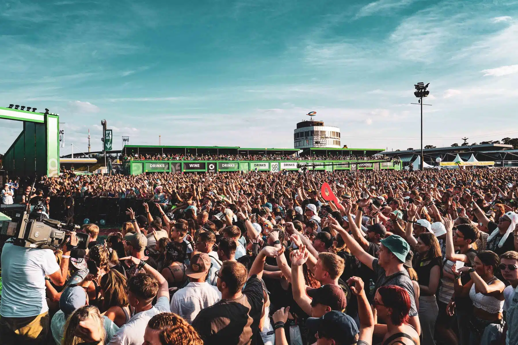 15.09.2023 Der Freitag - Glücksgefühle Festival - The Glück is coming home auf dem Hockenheimring.
FestivalFoto © by Boris Korpak/ bokopictures 15.09.2023 Der Freitag - Glücksgefühle Festival - The Glück is coming home auf dem Hockenheimring.
FestivalFoto © by Boris Korpak/ bokopictures