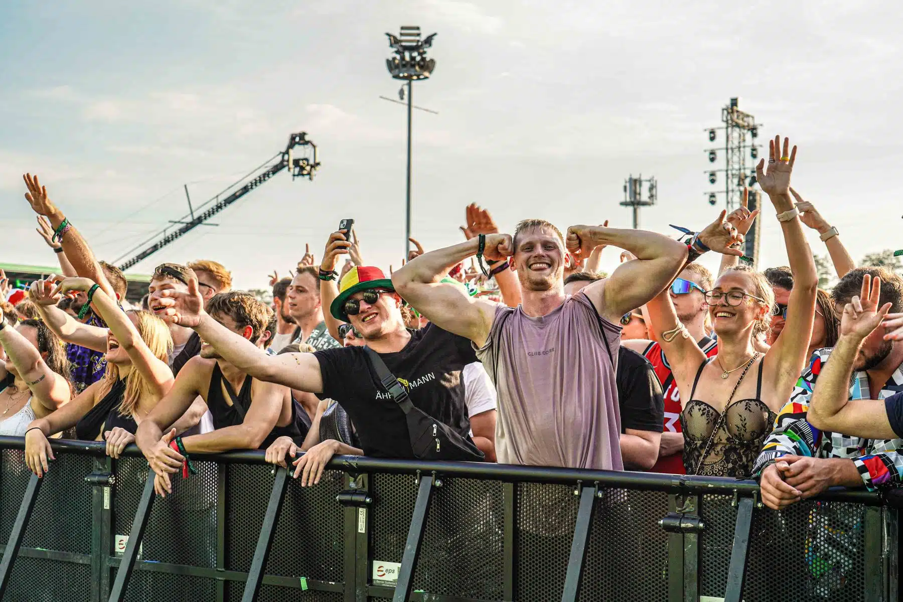 15.09.2023 Der Freitag - Glücksgefühle Festival - The Glück is coming home auf dem Hockenheimring.
FestivalFoto © by Boris Korpak/ bokopictures 15.09.2023 Der Freitag - Glücksgefühle Festival - The Glück is coming home auf dem Hockenheimring.
FestivalFoto © by Boris Korpak/ bokopictures