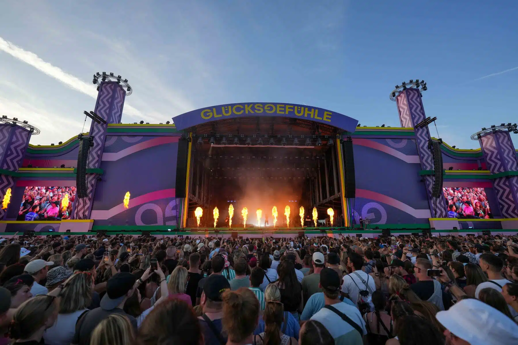 15.09.2023 Der Freitag - Glücksgefühle Festival - The Glück is coming home auf dem Hockenheimring.
FestivalFoto © by Boris Korpak/ bokopictures 15.09.2023 Der Freitag - Glücksgefühle Festival - The Glück is coming home auf dem Hockenheimring.
FestivalFoto © by Boris Korpak/ bokopictures