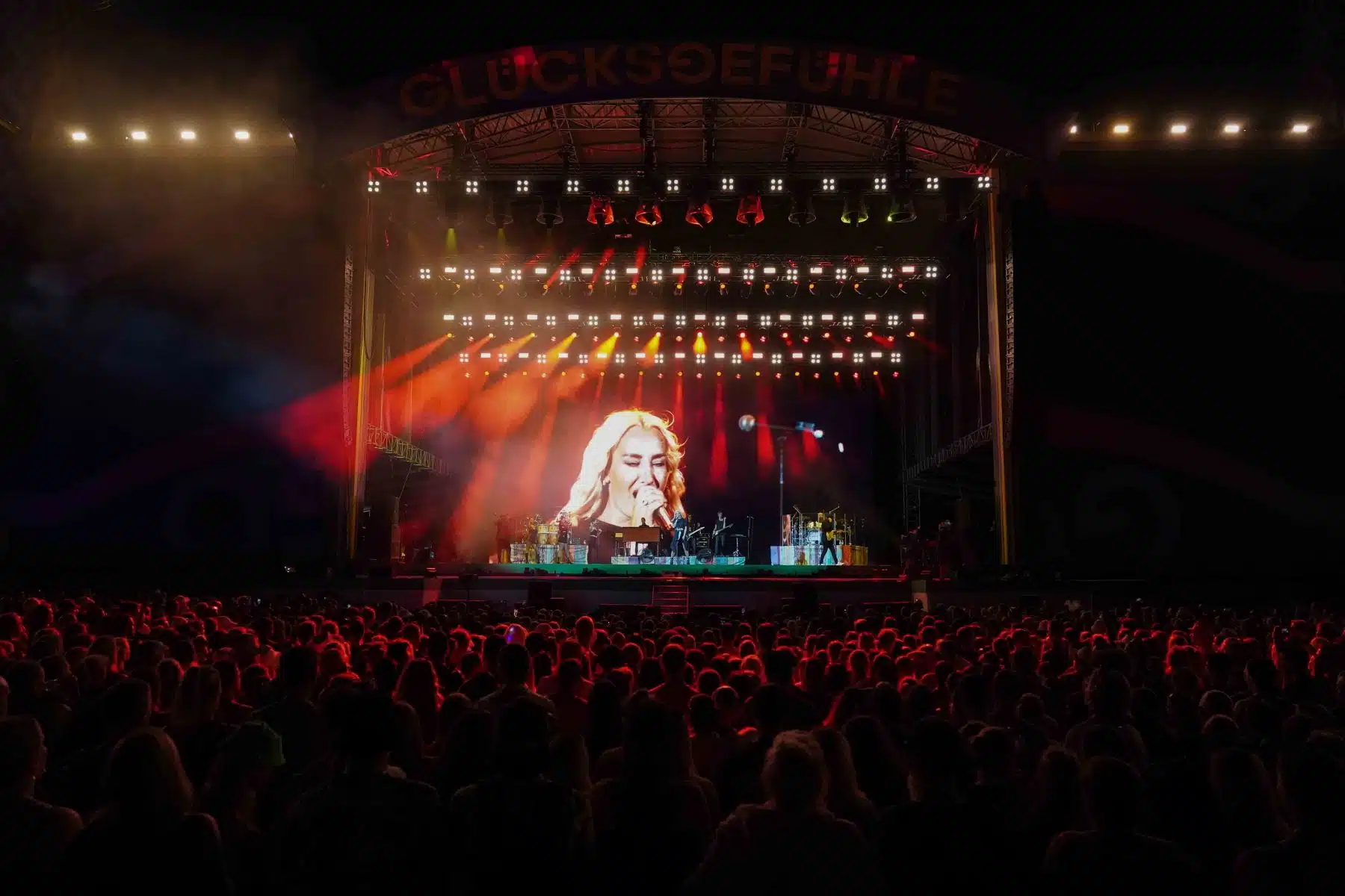 15.09.2023 Der Freitag - Glücksgefühle Festival - The Glück is coming home auf dem Hockenheimring.
FestivalFoto © by Boris Korpak/ bokopictures 15.09.2023 Der Freitag - Glücksgefühle Festival - The Glück is coming home auf dem Hockenheimring.
FestivalFoto © by Boris Korpak/ bokopictures