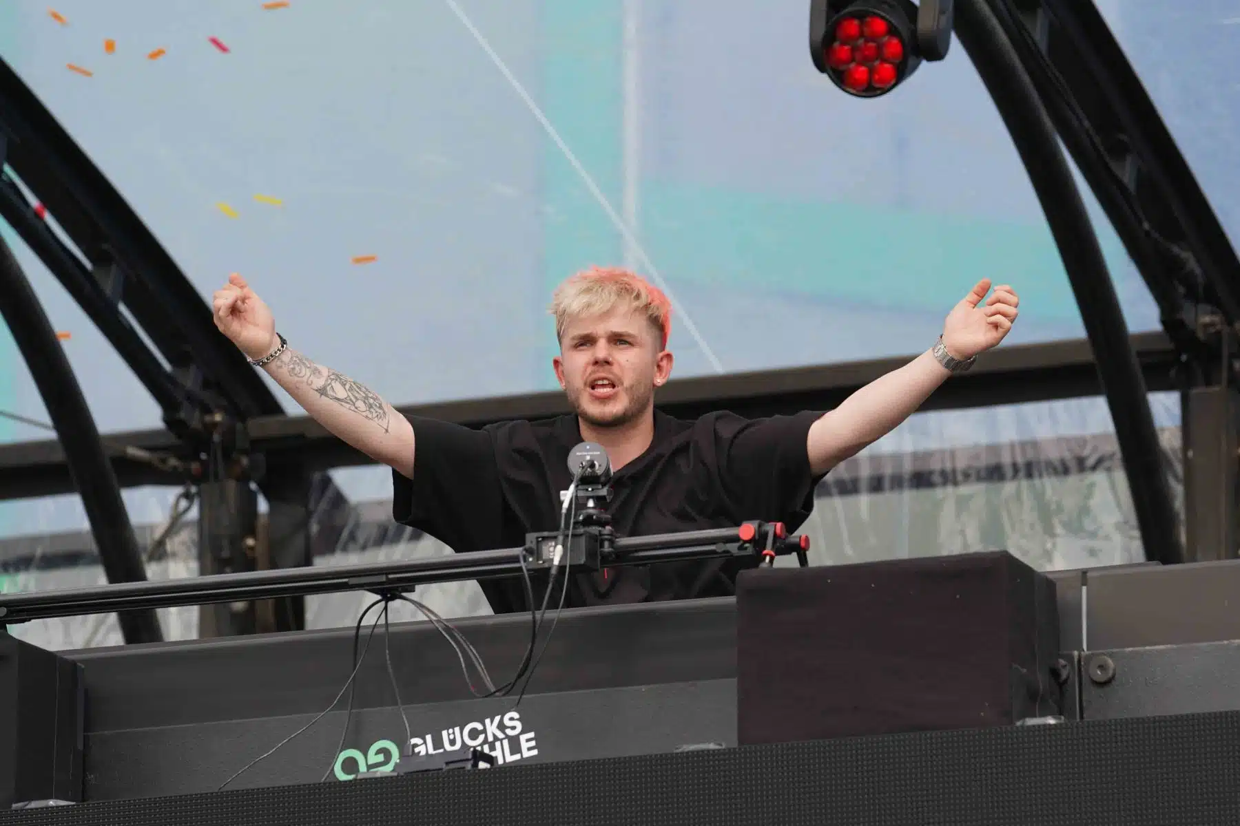 16.09.2023 Der Samstag - Glücksgefühle Festival - The Glück is coming home auf dem Hockenheimring.
FestivalFoto © by Boris Korpak/ bokopictures 16.09.2023 Der Samstag - Glücksgefühle Festival - The Glück is coming home auf dem Hockenheimring.
FestivalFoto © by Boris Korpak/ bokopictures