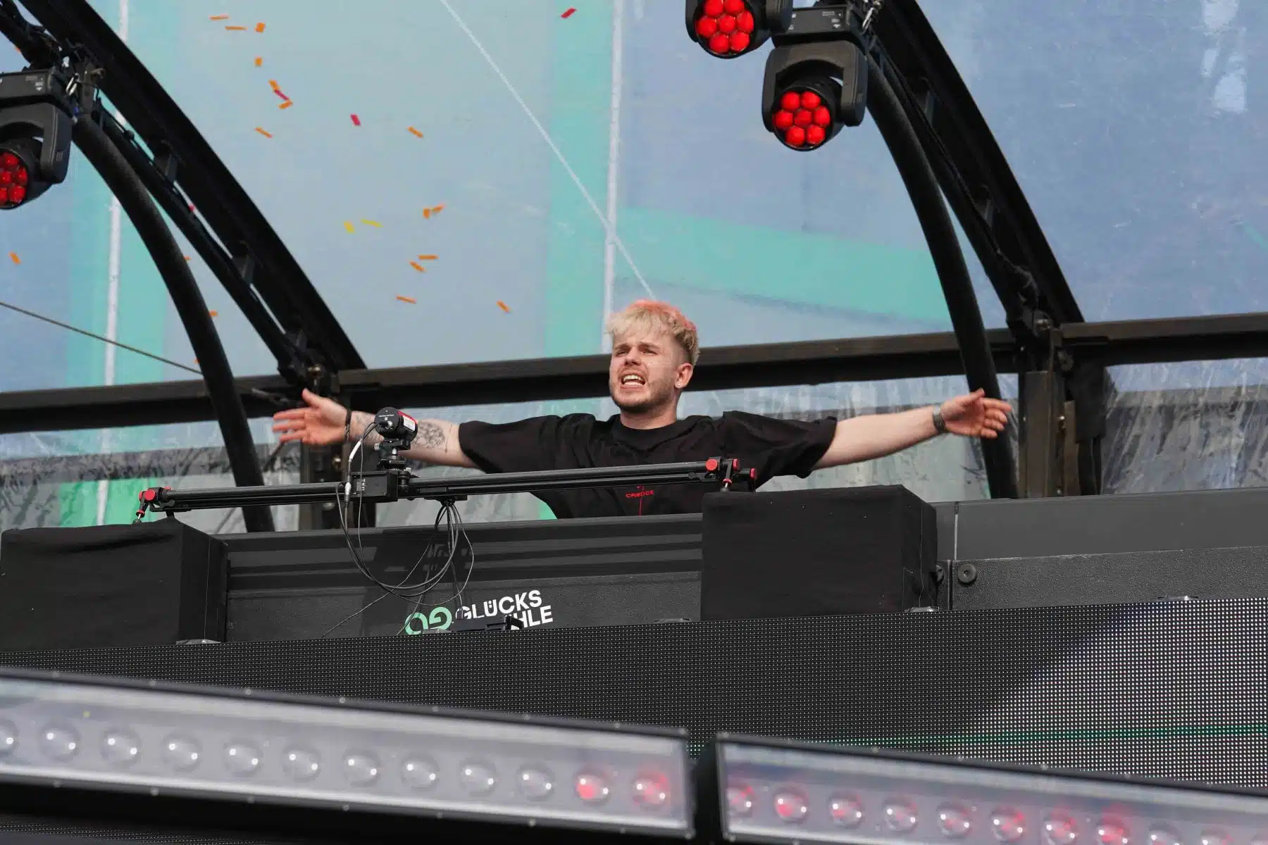 16.09.2023 Der Samstag - Glücksgefühle Festival - The Glück is coming home auf dem Hockenheimring.
FestivalFoto © by Boris Korpak/ bokopictures 16.09.2023 Der Samstag - Glücksgefühle Festival - The Glück is coming home auf dem Hockenheimring.
FestivalFoto © by Boris Korpak/ bokopictures