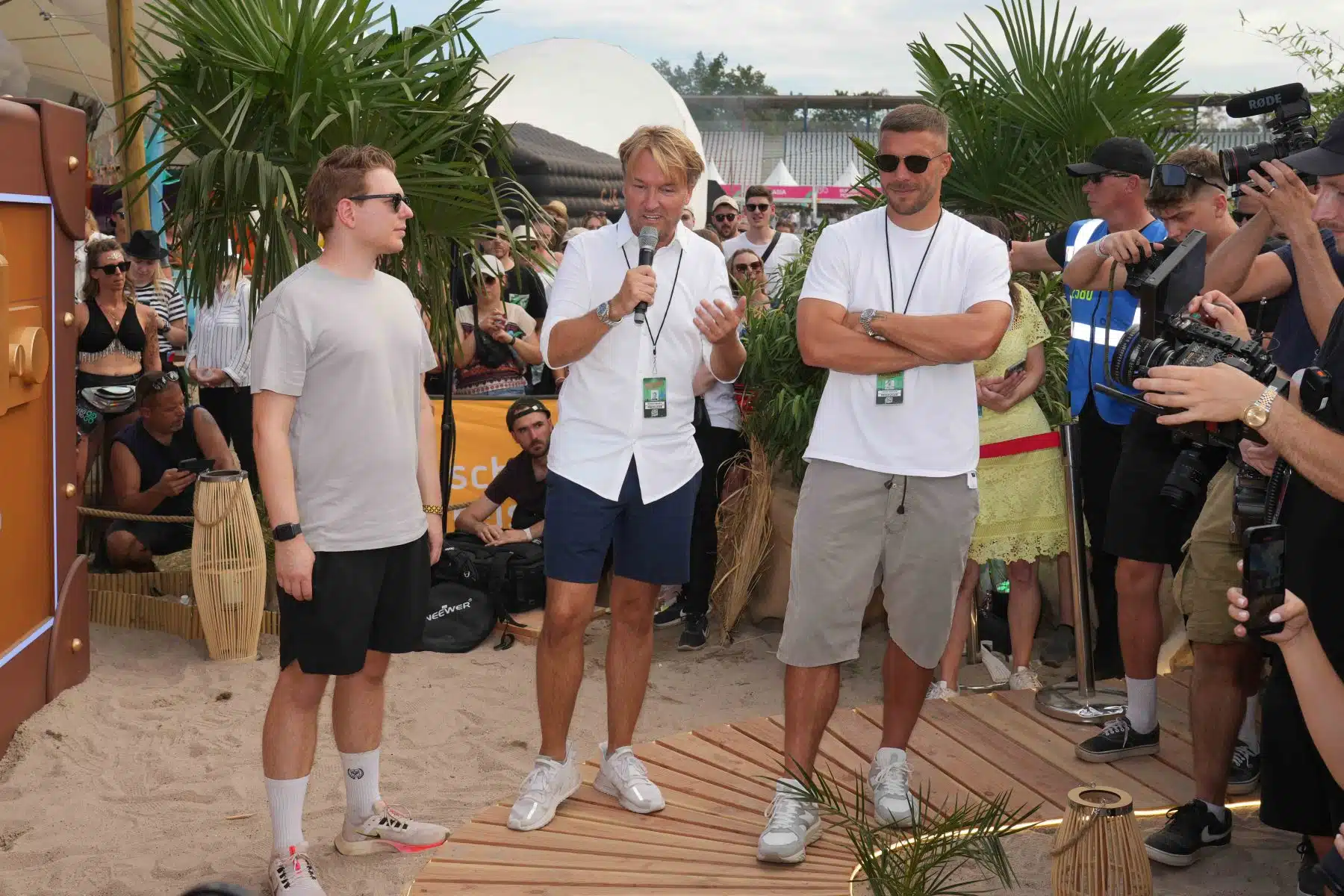 16.09.2023 Der Samstag - Glücksgefühle Festival - The Glück is coming home auf dem Hockenheimring.
FestivalFoto © by Boris Korpak/ bokopictures 16.09.2023 Der Samstag - Glücksgefühle Festival - The Glück is coming home auf dem Hockenheimring.
FestivalFoto © by Boris Korpak/ bokopictures