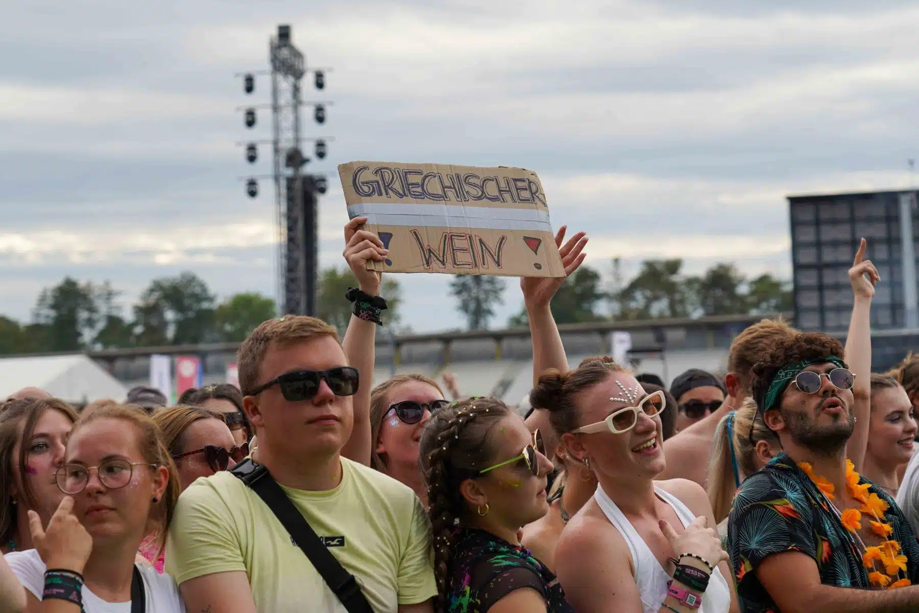 16.09.2023 Der Samstag - Glücksgefühle Festival - The Glück is coming home auf dem Hockenheimring.
FestivalFoto © by Boris Korpak/ bokopictures 16.09.2023 Der Samstag - Glücksgefühle Festival - The Glück is coming home auf dem Hockenheimring.
FestivalFoto © by Boris Korpak/ bokopictures