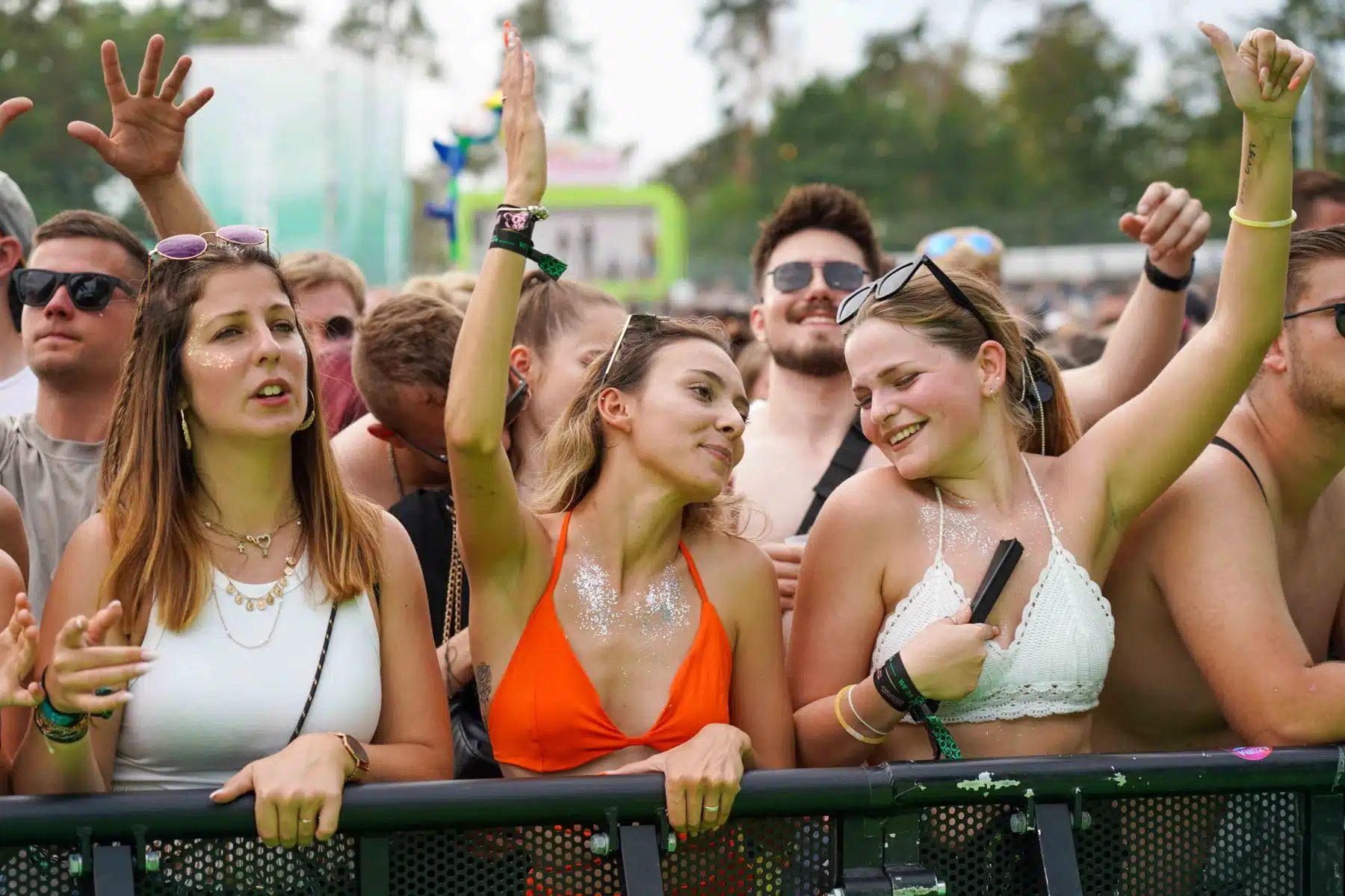 16.09.2023 Der Samstag - Glücksgefühle Festival - The Glück is coming home auf dem Hockenheimring.
FestivalFoto © by Boris Korpak/ bokopictures 16.09.2023 Der Samstag - Glücksgefühle Festival - The Glück is coming home auf dem Hockenheimring.
FestivalFoto © by Boris Korpak/ bokopictures