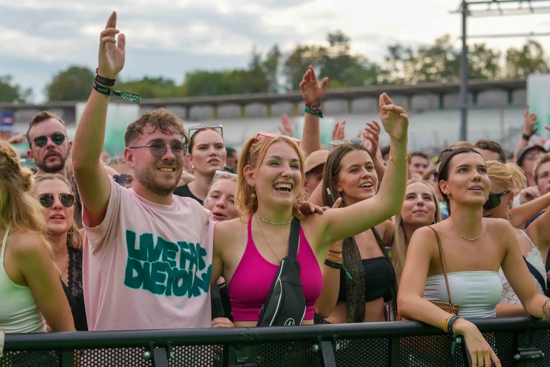 16.09.2023 Der Samstag - Glücksgefühle Festival - The Glück is coming home auf dem Hockenheimring.
FestivalFoto © by Boris Korpak/ bokopictures 16.09.2023 Der Samstag - Glücksgefühle Festival - The Glück is coming home auf dem Hockenheimring.
FestivalFoto © by Boris Korpak/ bokopictures
