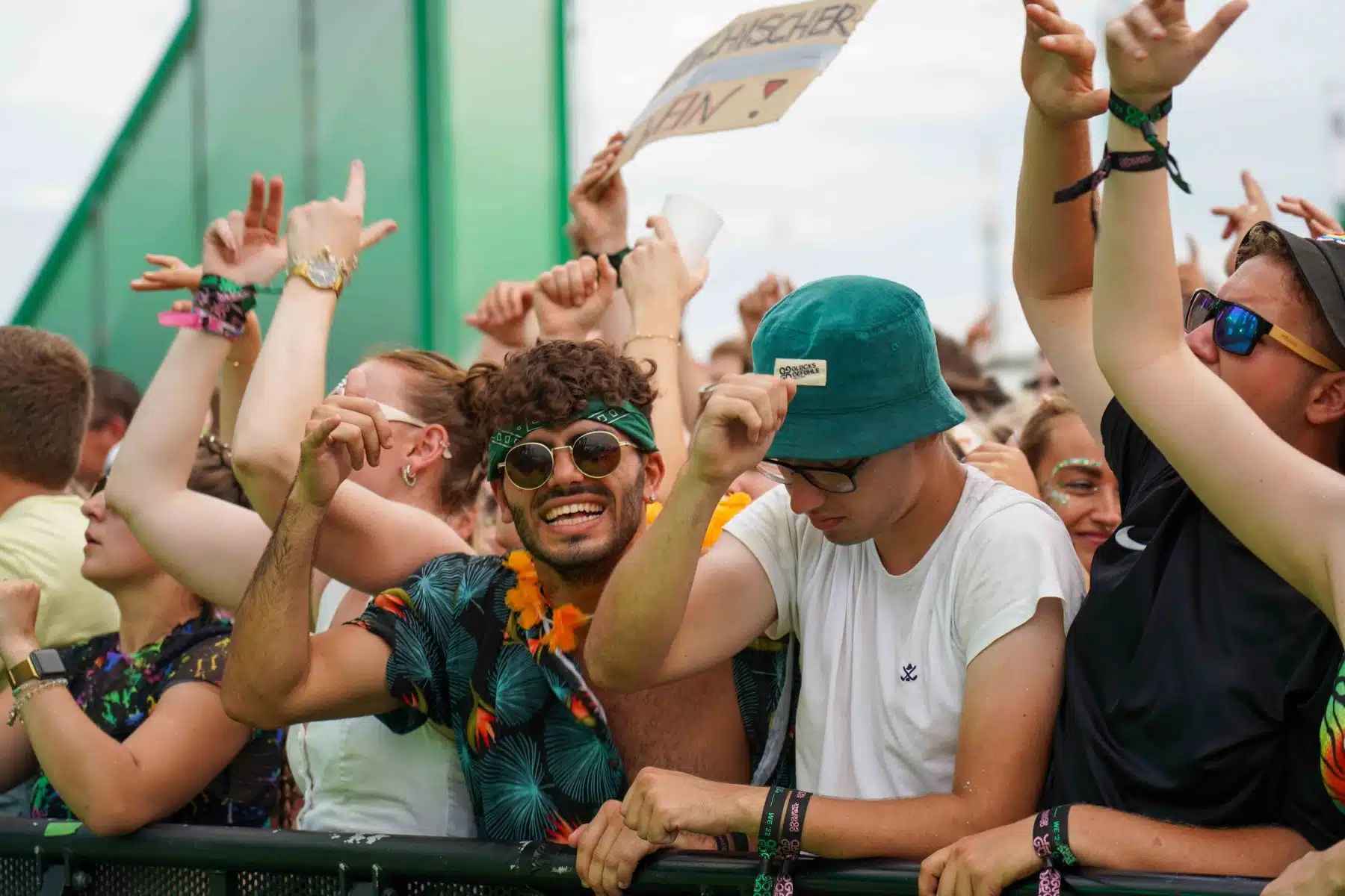 16.09.2023 Der Samstag - Glücksgefühle Festival - The Glück is coming home auf dem Hockenheimring.
FestivalFoto © by Boris Korpak/ bokopictures 16.09.2023 Der Samstag - Glücksgefühle Festival - The Glück is coming home auf dem Hockenheimring.
FestivalFoto © by Boris Korpak/ bokopictures