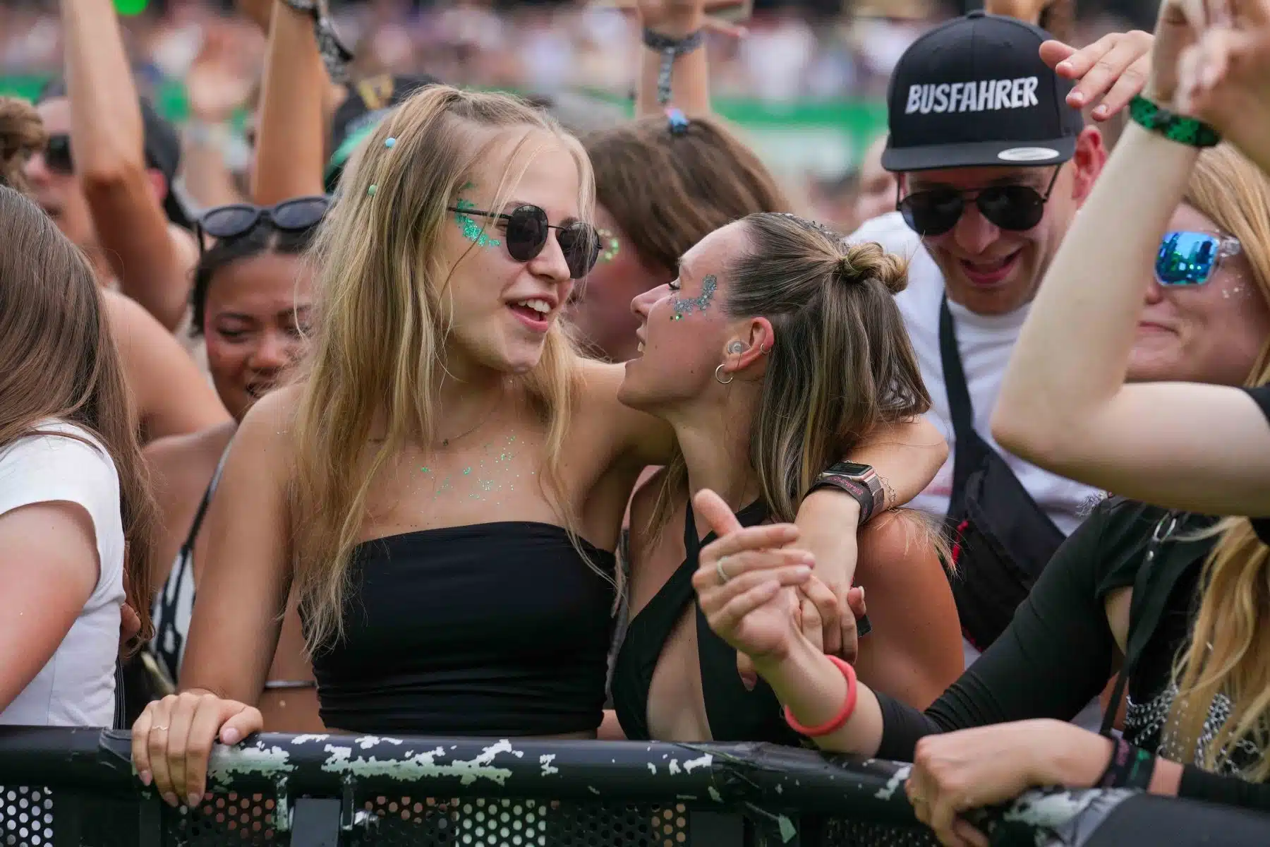 16.09.2023 Der Samstag - Glücksgefühle Festival - The Glück is coming home auf dem Hockenheimring.
FestivalFoto © by Boris Korpak/ bokopictures 16.09.2023 Der Samstag - Glücksgefühle Festival - The Glück is coming home auf dem Hockenheimring.
FestivalFoto © by Boris Korpak/ bokopictures