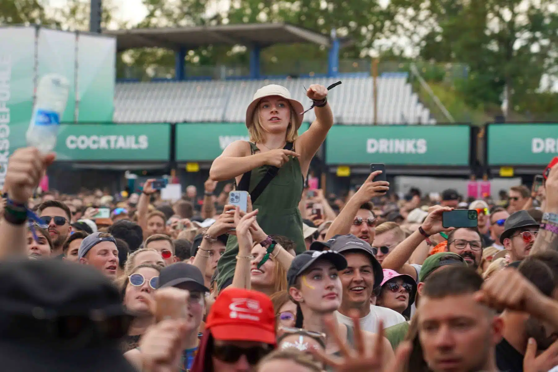 16.09.2023 Der Samstag - Glücksgefühle Festival - The Glück is coming home auf dem Hockenheimring.
FestivalFoto © by Boris Korpak/ bokopictures 16.09.2023 Der Samstag - Glücksgefühle Festival - The Glück is coming home auf dem Hockenheimring.
FestivalFoto © by Boris Korpak/ bokopictures