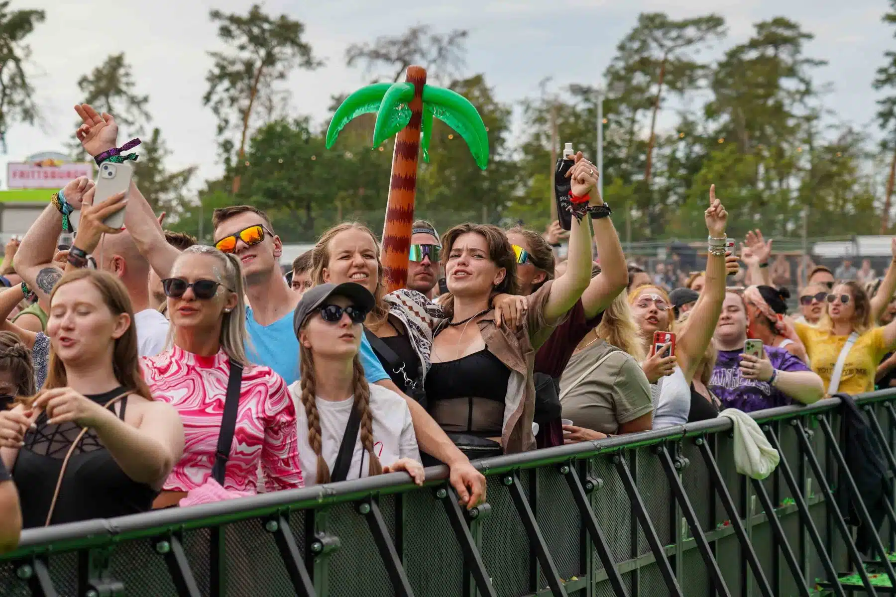 16.09.2023 Der Samstag - Glücksgefühle Festival - The Glück is coming home auf dem Hockenheimring.
FestivalFoto © by Boris Korpak/ bokopictures 16.09.2023 Der Samstag - Glücksgefühle Festival - The Glück is coming home auf dem Hockenheimring.
FestivalFoto © by Boris Korpak/ bokopictures