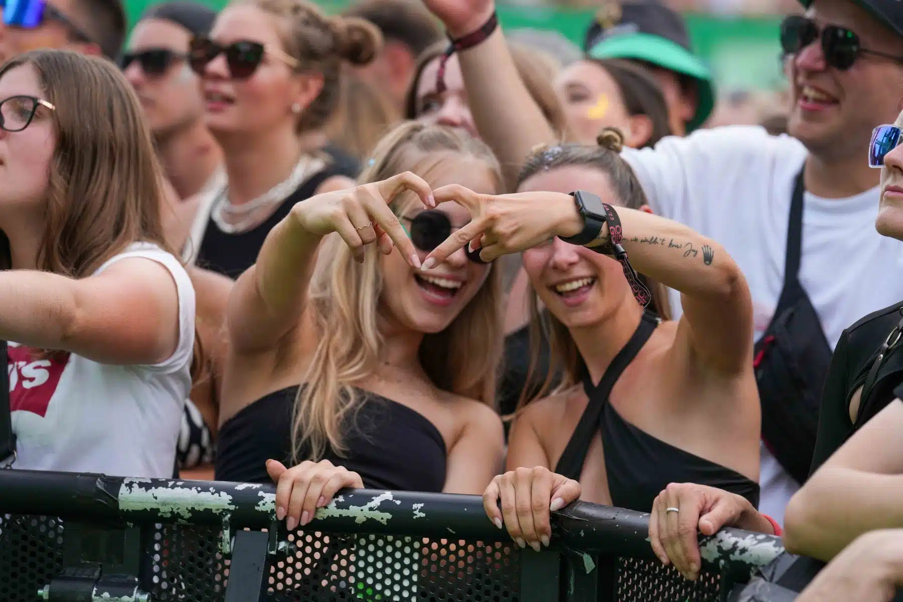 16.09.2023 Der Samstag - Glücksgefühle Festival - The Glück is coming home auf dem Hockenheimring.
FestivalFoto © by Boris Korpak/ bokopictures 16.09.2023 Der Samstag - Glücksgefühle Festival - The Glück is coming home auf dem Hockenheimring.
FestivalFoto © by Boris Korpak/ bokopictures