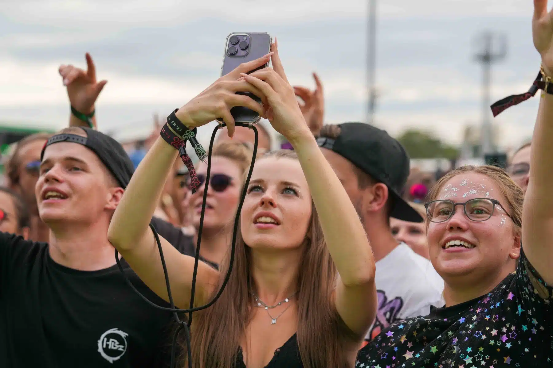 16.09.2023 Der Samstag - Glücksgefühle Festival - The Glück is coming home auf dem Hockenheimring.
FestivalFoto © by Boris Korpak/ bokopictures 16.09.2023 Der Samstag - Glücksgefühle Festival - The Glück is coming home auf dem Hockenheimring.
FestivalFoto © by Boris Korpak/ bokopictures
