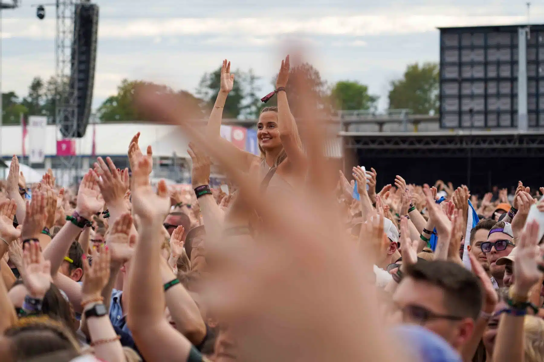 16.09.2023 Der Samstag - Glücksgefühle Festival - The Glück is coming home auf dem Hockenheimring.
FestivalFoto © by Boris Korpak/ bokopictures 16.09.2023 Der Samstag - Glücksgefühle Festival - The Glück is coming home auf dem Hockenheimring.
FestivalFoto © by Boris Korpak/ bokopictures