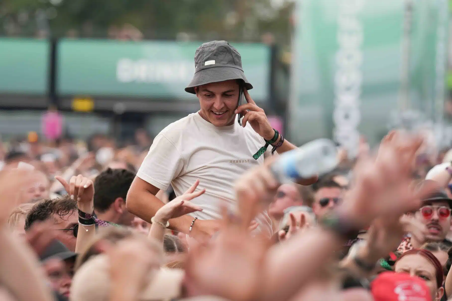 16.09.2023 Der Samstag - Glücksgefühle Festival - The Glück is coming home auf dem Hockenheimring.
FestivalFoto © by Boris Korpak/ bokopictures 16.09.2023 Der Samstag - Glücksgefühle Festival - The Glück is coming home auf dem Hockenheimring.
FestivalFoto © by Boris Korpak/ bokopictures