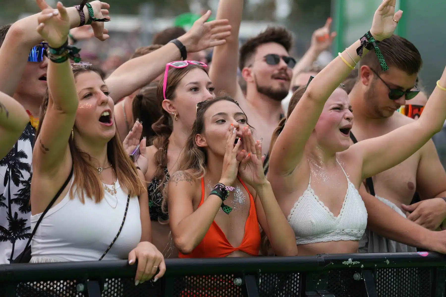 16.09.2023 Der Samstag - Glücksgefühle Festival - The Glück is coming home auf dem Hockenheimring.
FestivalFoto © by Boris Korpak/ bokopictures 16.09.2023 Der Samstag - Glücksgefühle Festival - The Glück is coming home auf dem Hockenheimring.
FestivalFoto © by Boris Korpak/ bokopictures