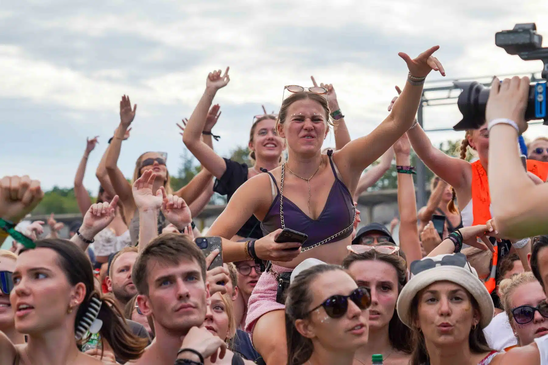 16.09.2023 Der Samstag - Glücksgefühle Festival - The Glück is coming home auf dem Hockenheimring.
FestivalFoto © by Boris Korpak/ bokopictures 16.09.2023 Der Samstag - Glücksgefühle Festival - The Glück is coming home auf dem Hockenheimring.
FestivalFoto © by Boris Korpak/ bokopictures
